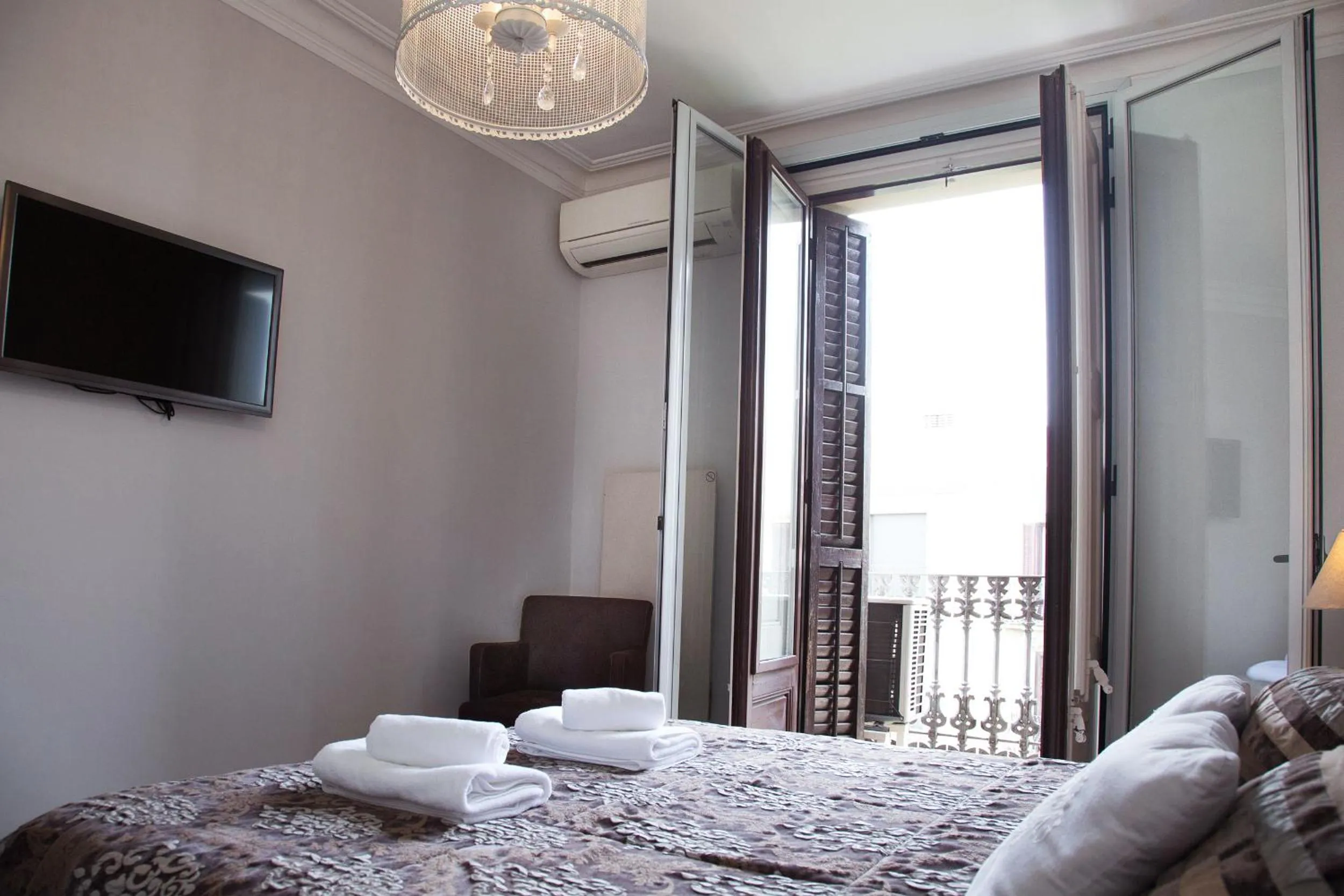 TV and multimedia, Bed in Opening Doors Aribau