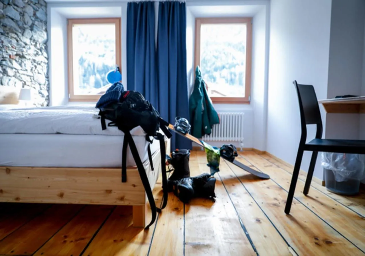 Photo of the whole room, Bed in Bed&Bike Tremola San Gottardo