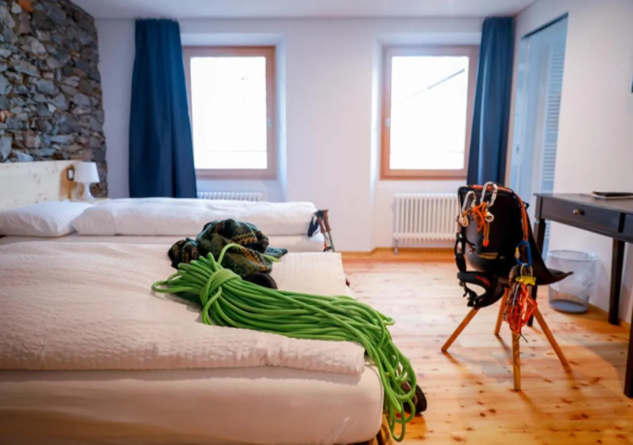 Photo of the whole room, Bed in Bed&Bike Tremola San Gottardo