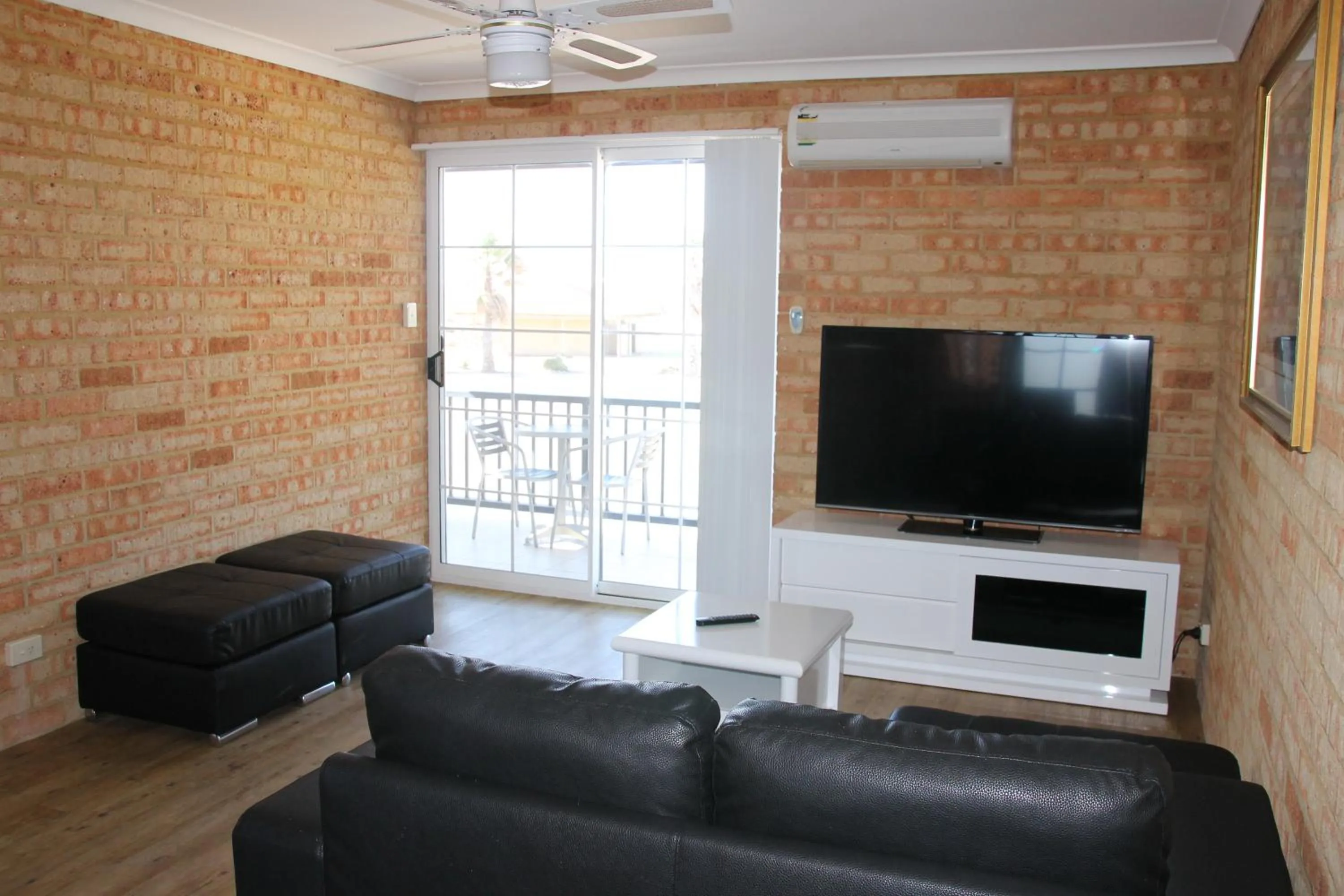 Living room in Seaspray Beach Holiday Park