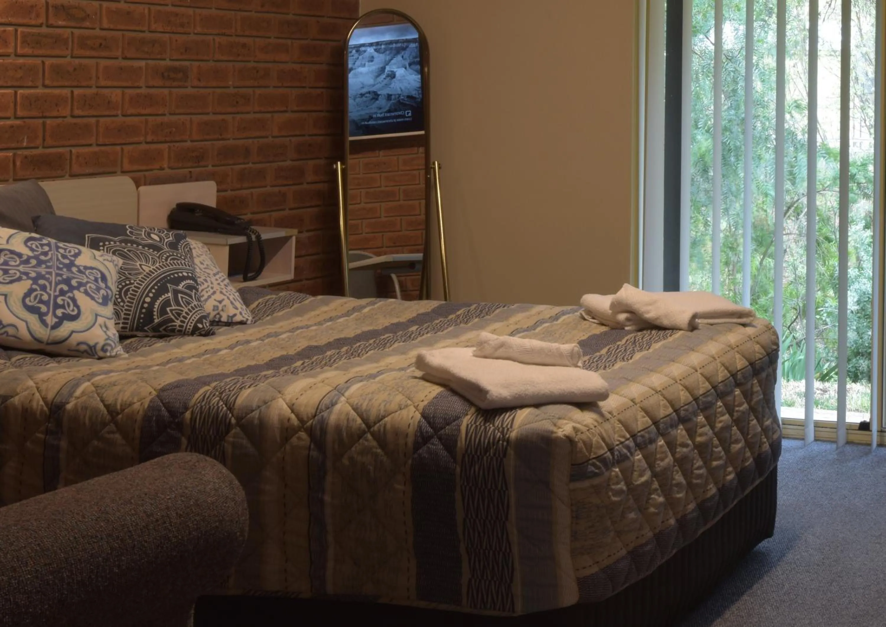 Bed in Burra Motor Inn