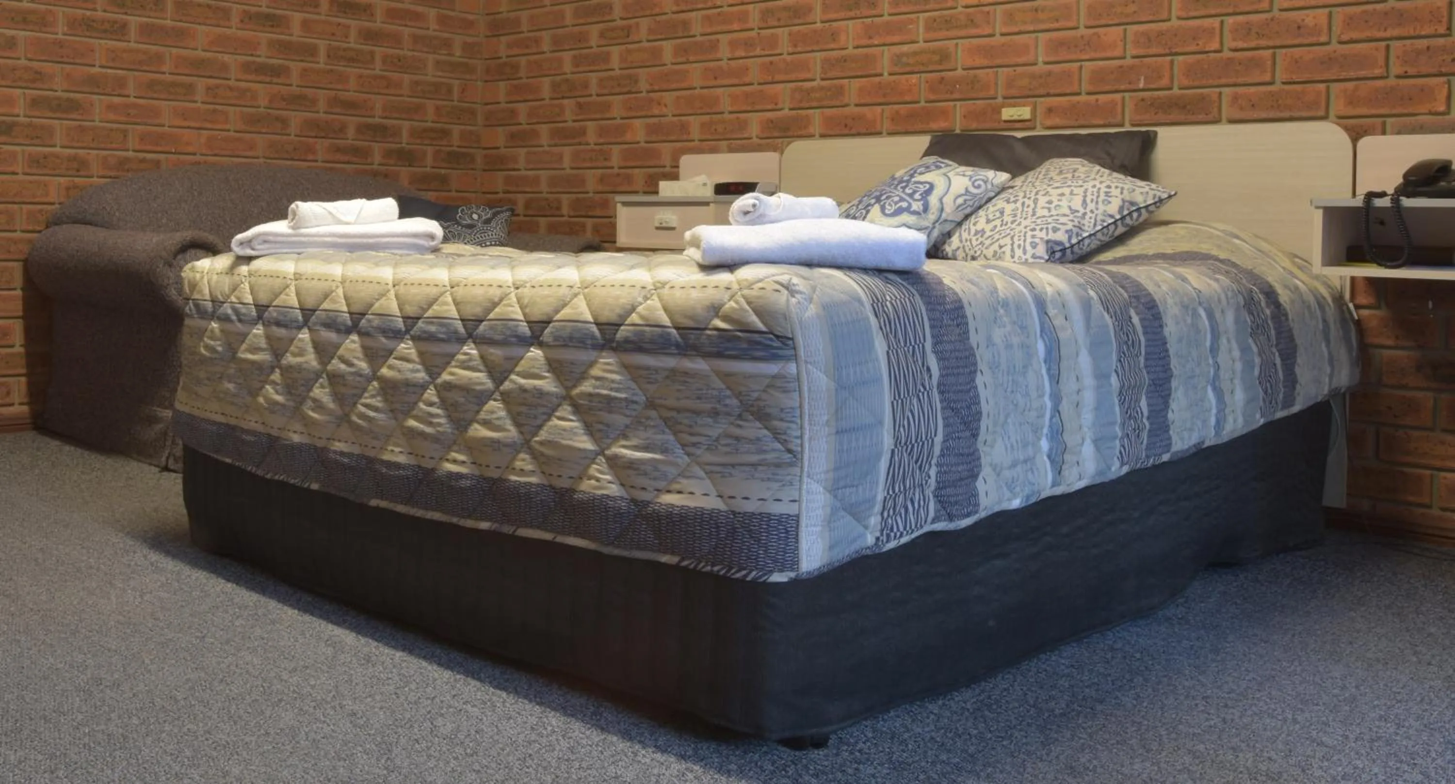 Bed in Burra Motor Inn