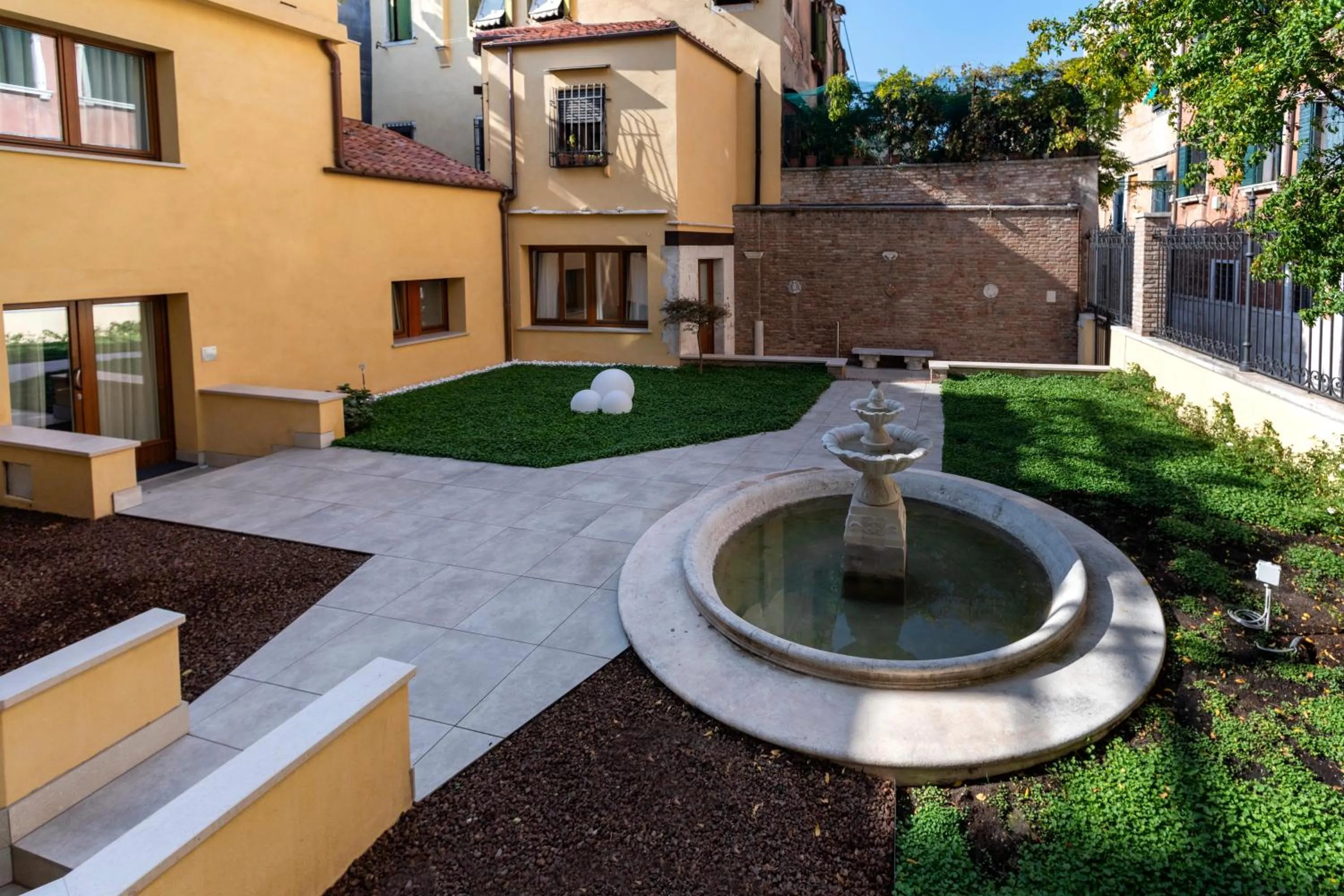 Property building in Ca' de la Fonte - WENICE Deep Culture