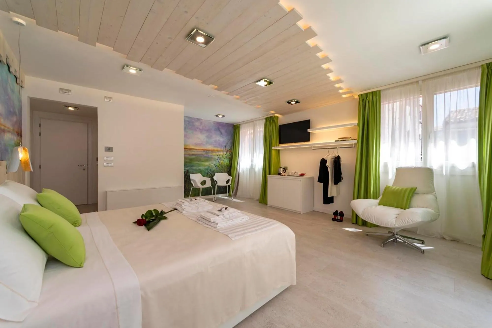 Photo of the whole room, Bed in Ca' de la Fonte - WENICE Deep Culture