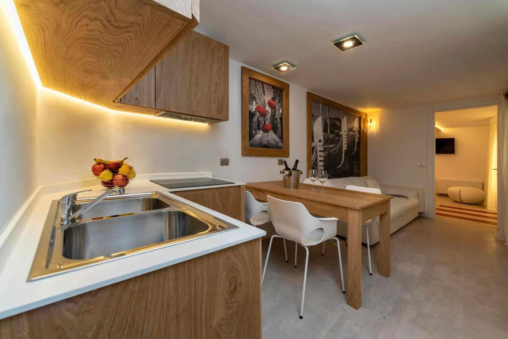 Kitchen or kitchenette in Ca' de la Fonte - WENICE Deep Culture