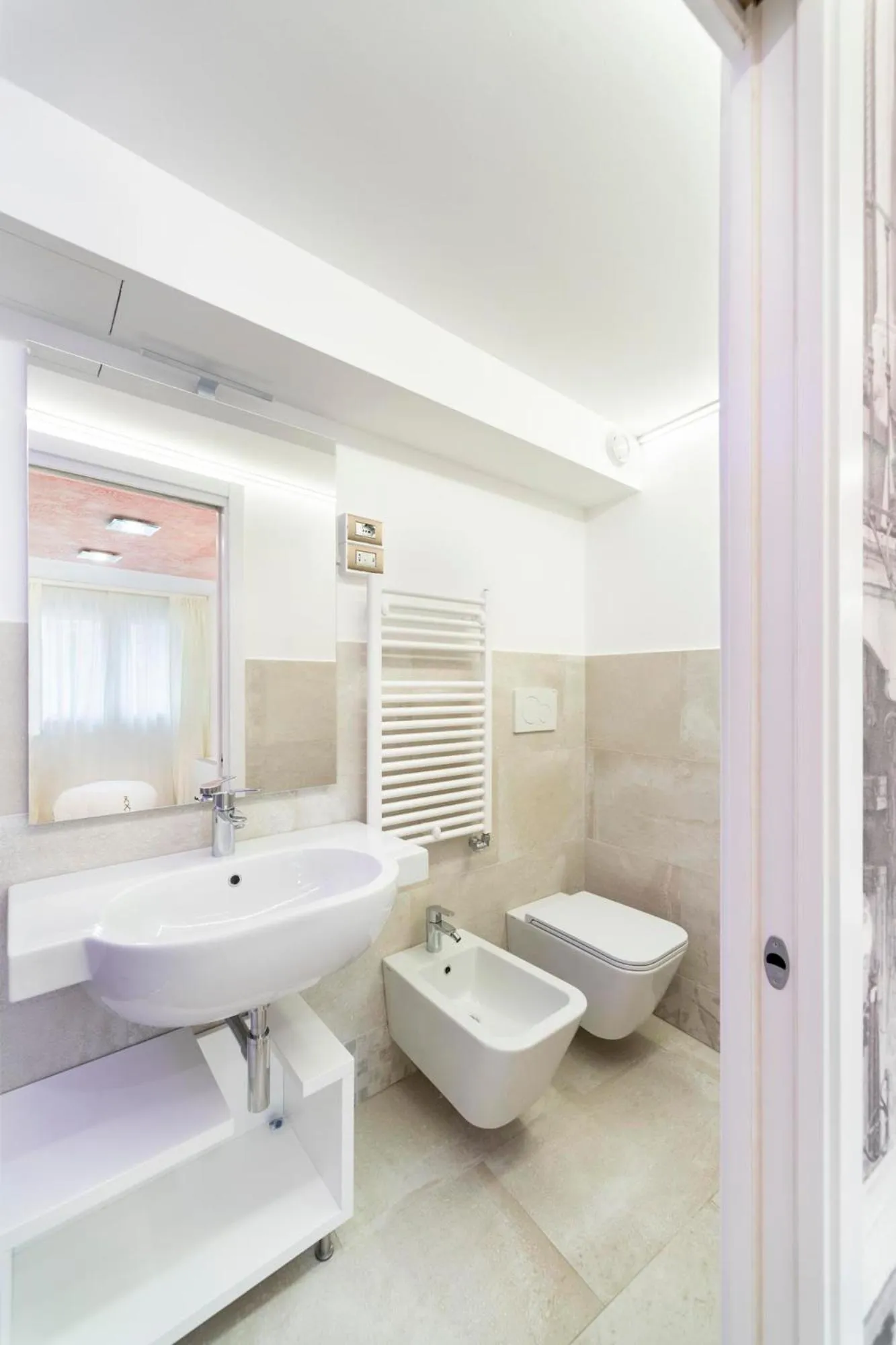 Shower in Ca' de la Fonte - WENICE Deep Culture