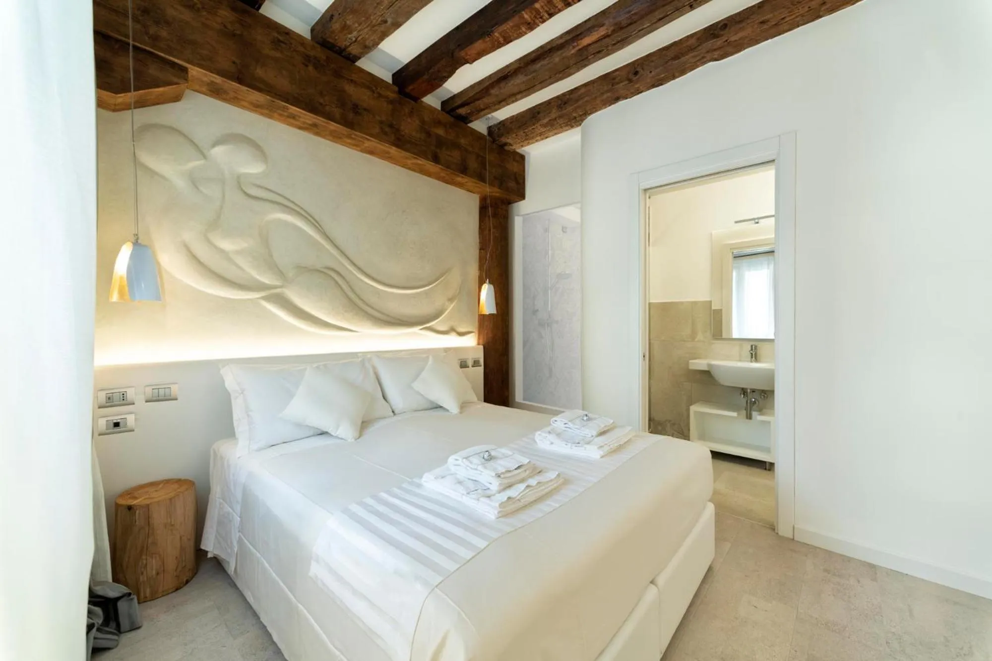 Bed in Ca' de la Fonte - WENICE Deep Culture