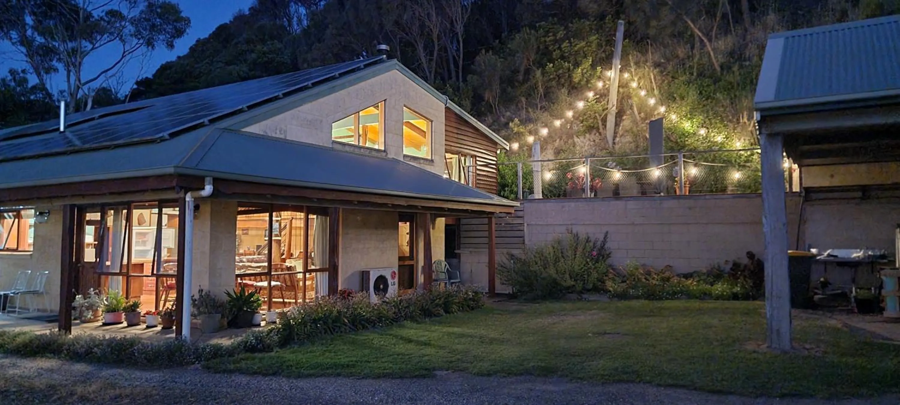 Property building in Eastern Reef Cottages