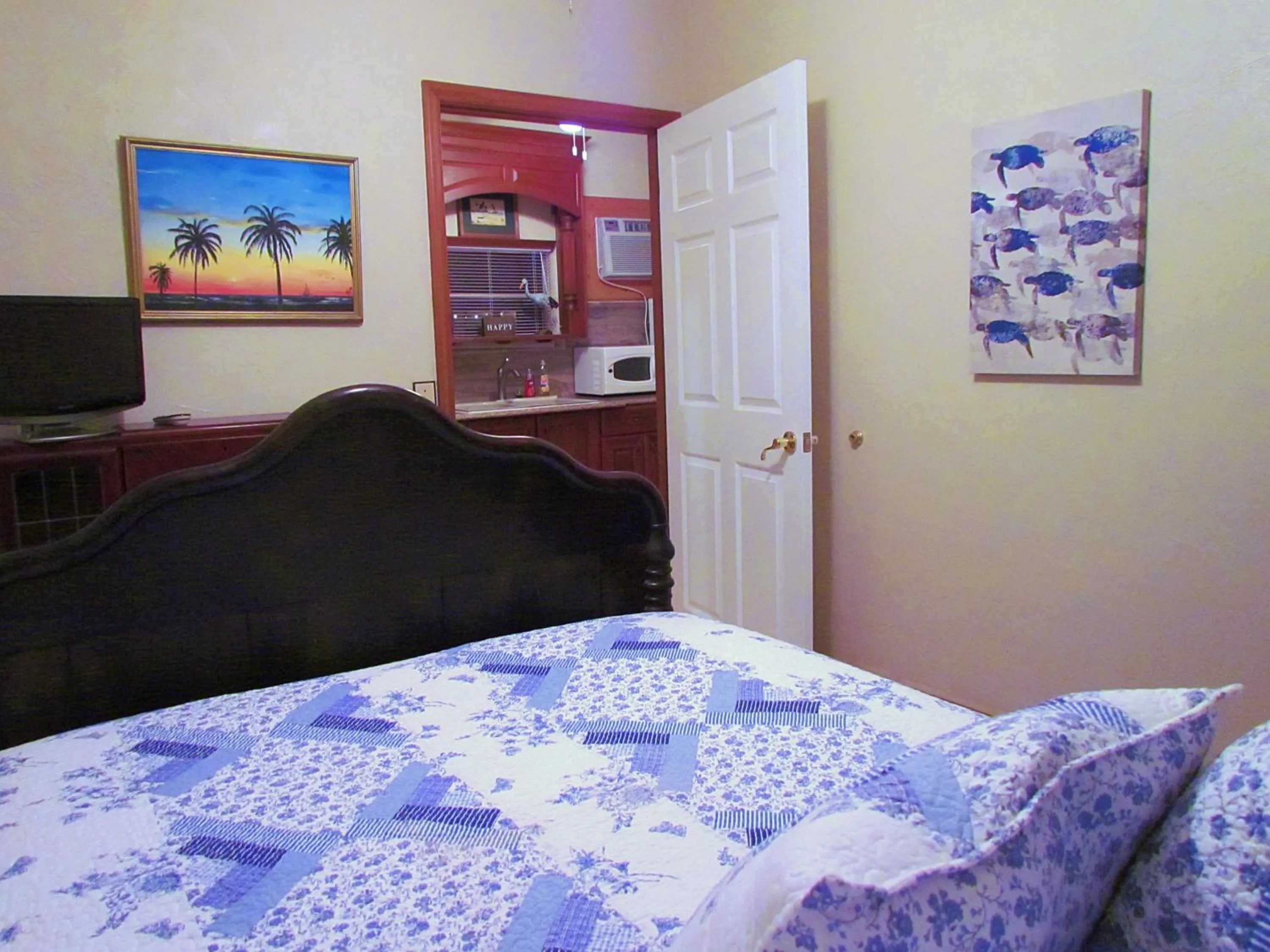 Bed in The Yearling Cabins