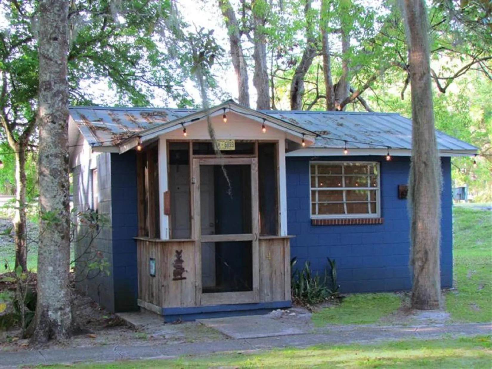 Facade/entrance in The Yearling Cabins