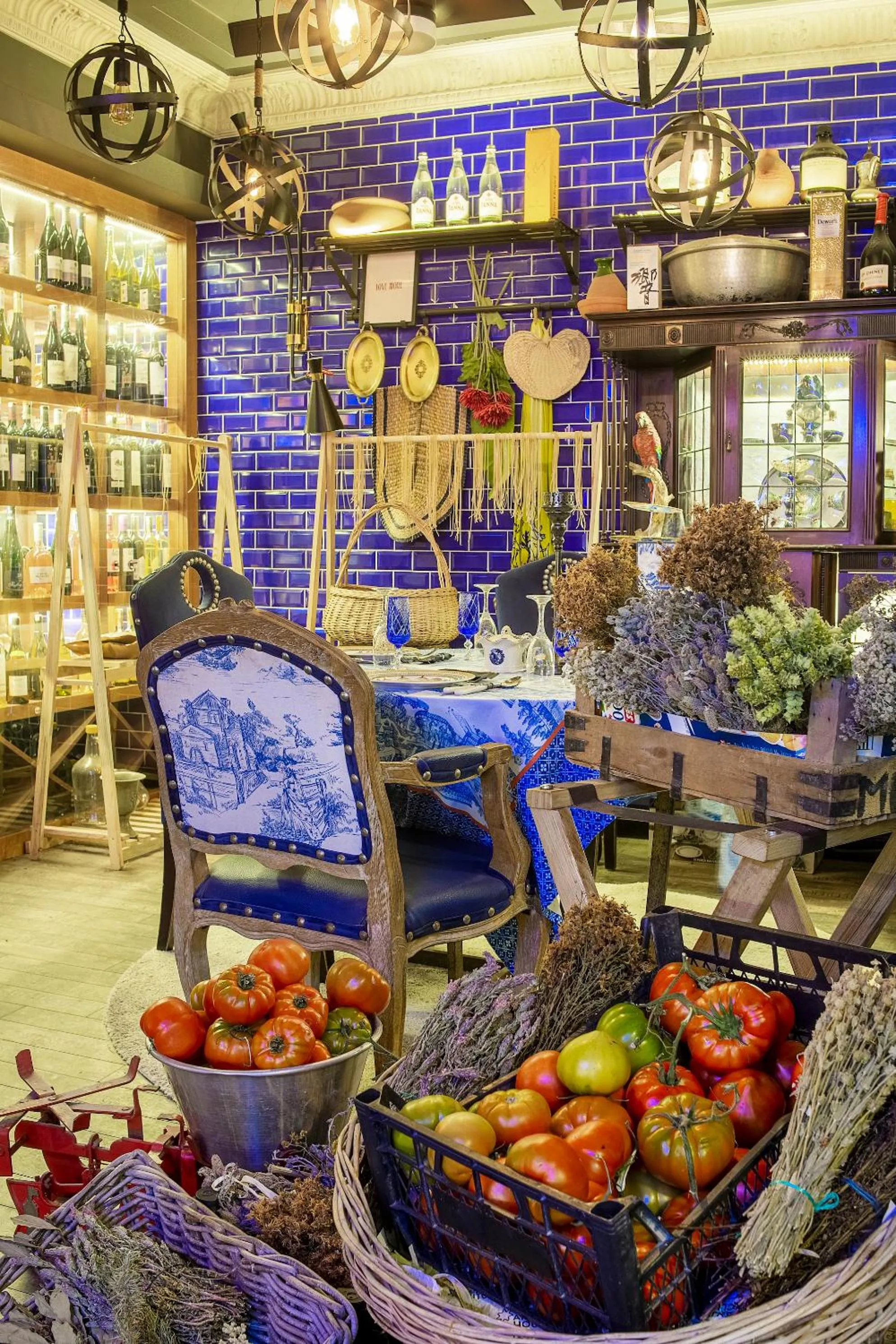 Food and drinks in Anjeliq House Boutique Hotel