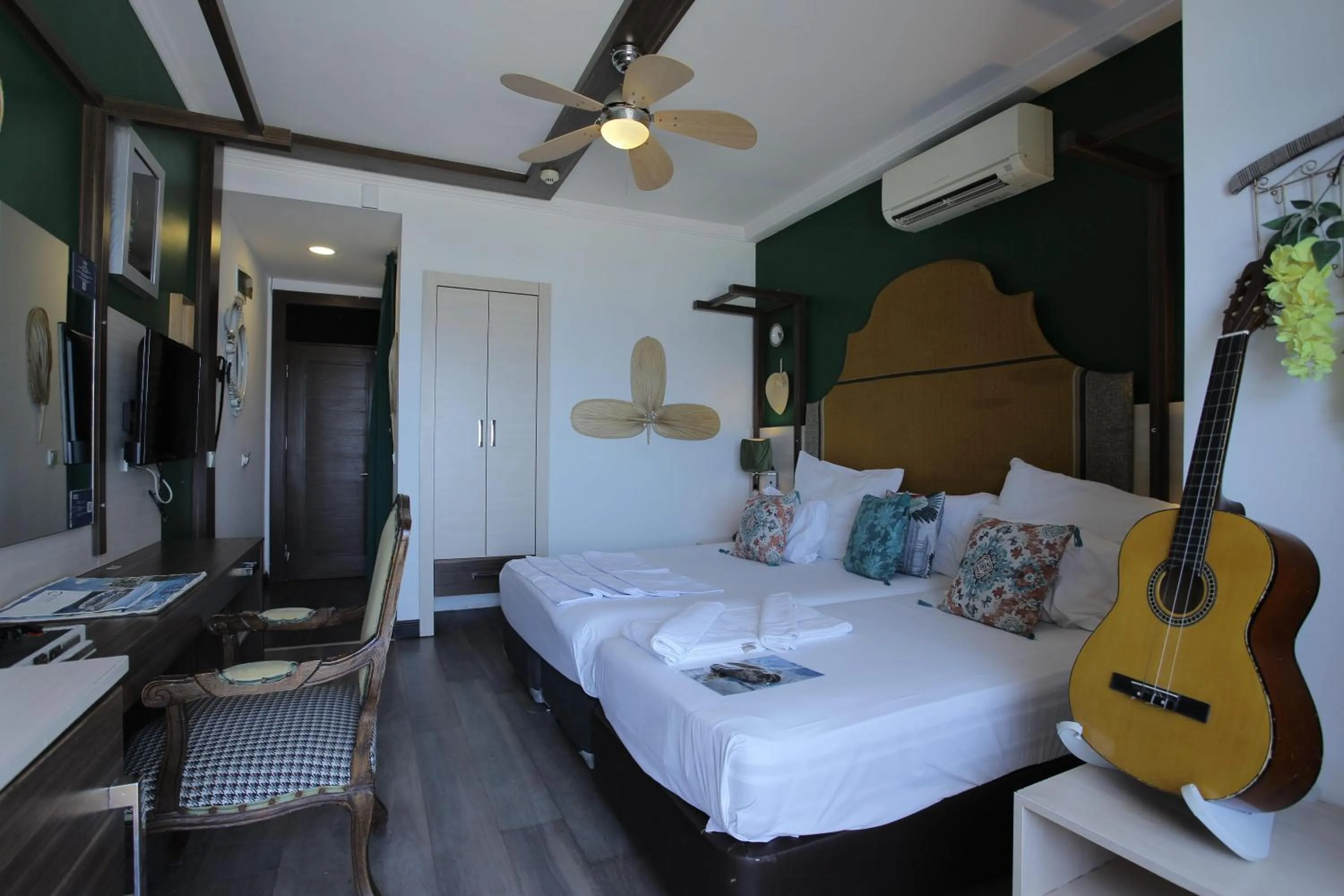 Balcony/Terrace, Bed in Anjeliq House Boutique Hotel