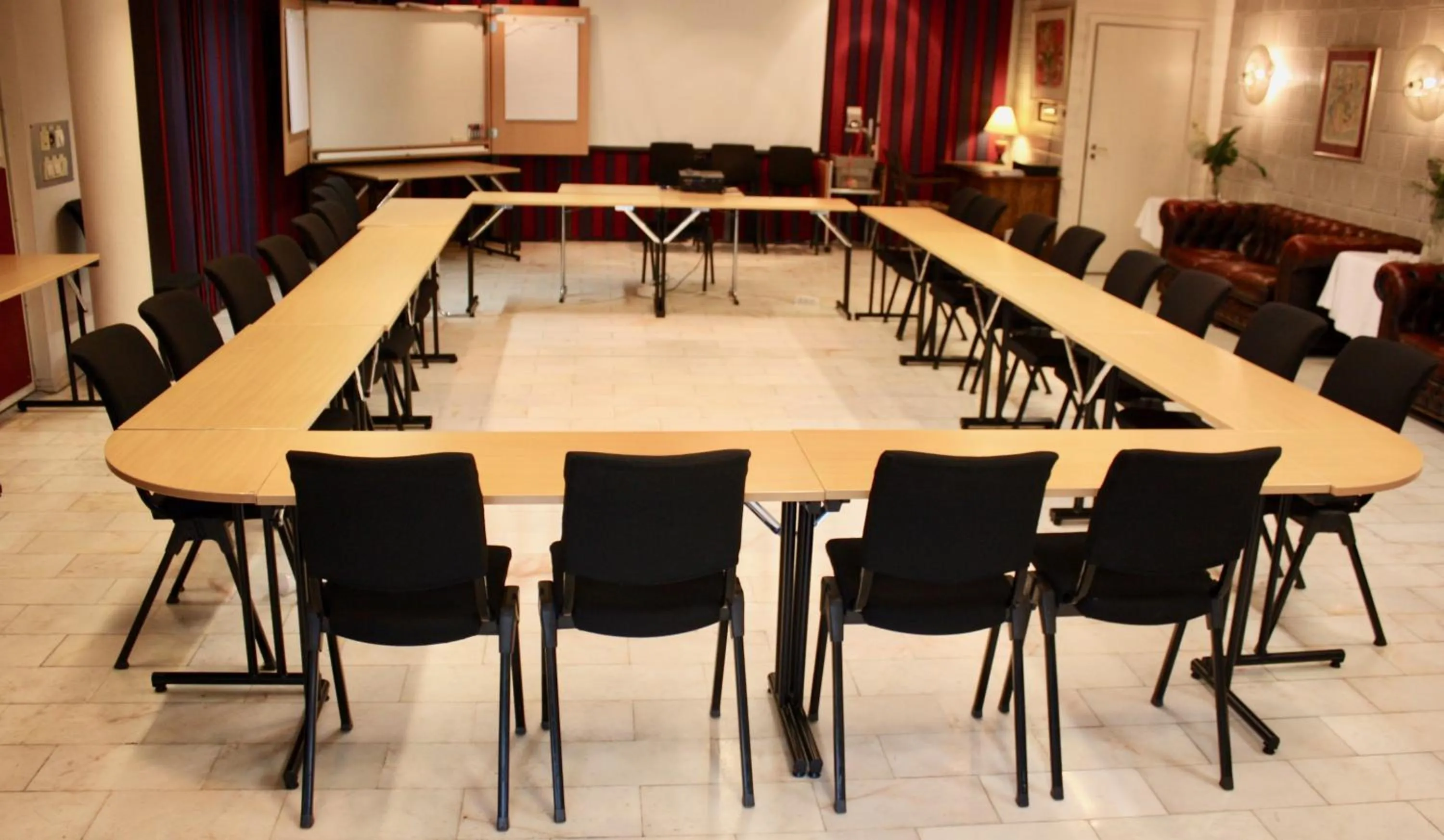 Meeting/conference room in Reenskaug Hotel