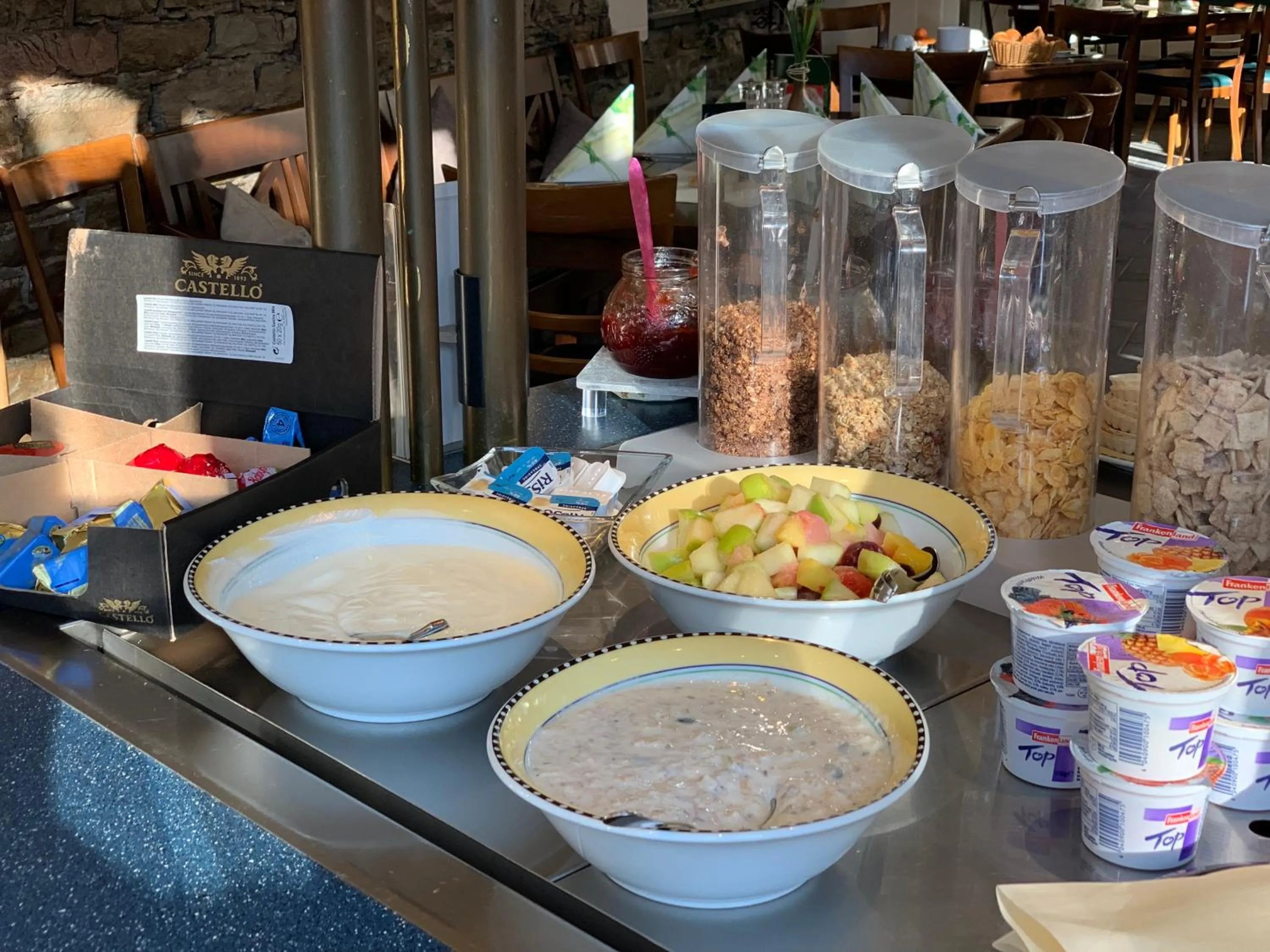 Buffet breakfast in Moselland Hotel im Enderttal Zum Onkel Willi