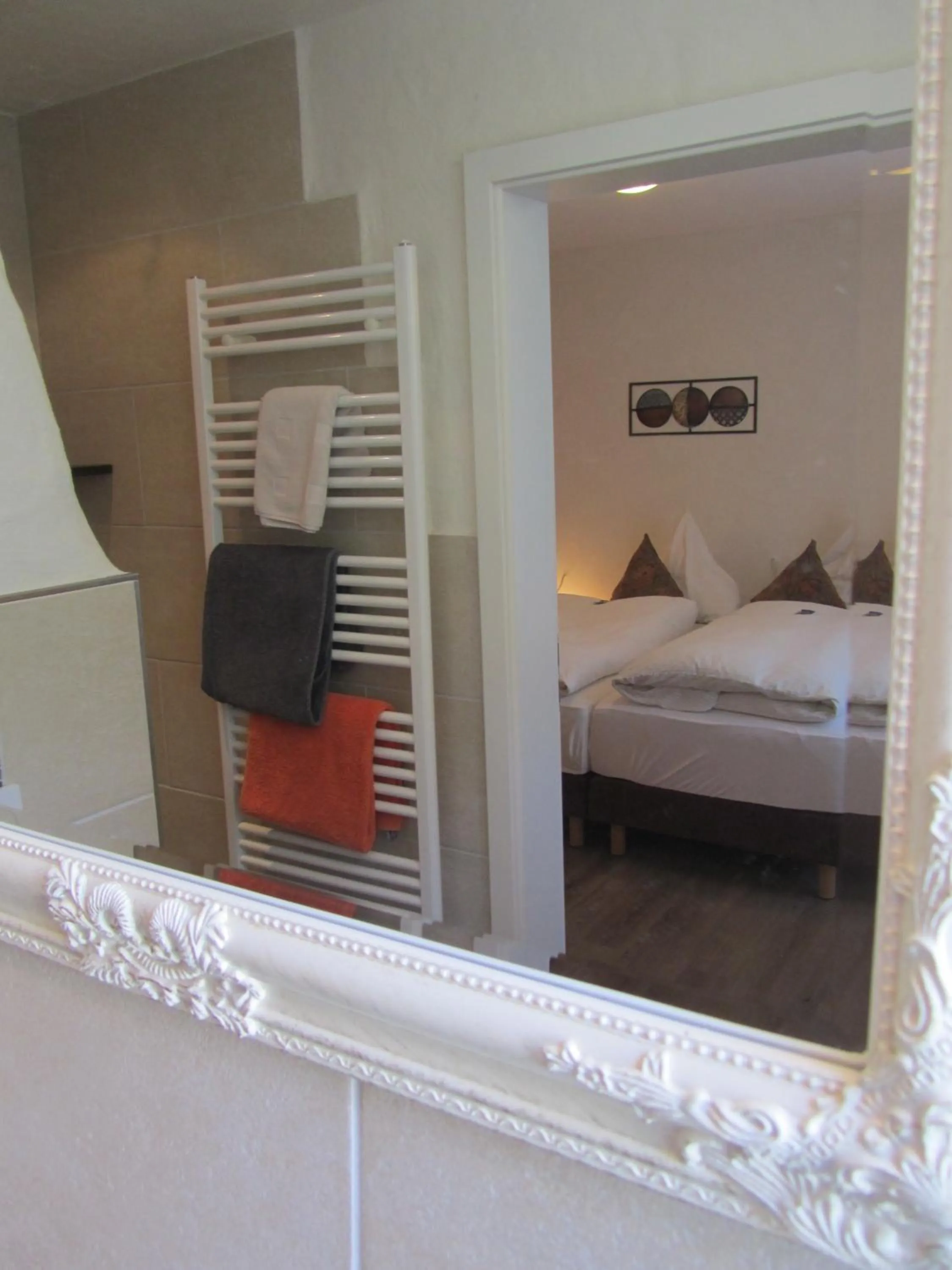 Photo of the whole room, Bed in Moselland Hotel im Enderttal Zum Onkel Willi