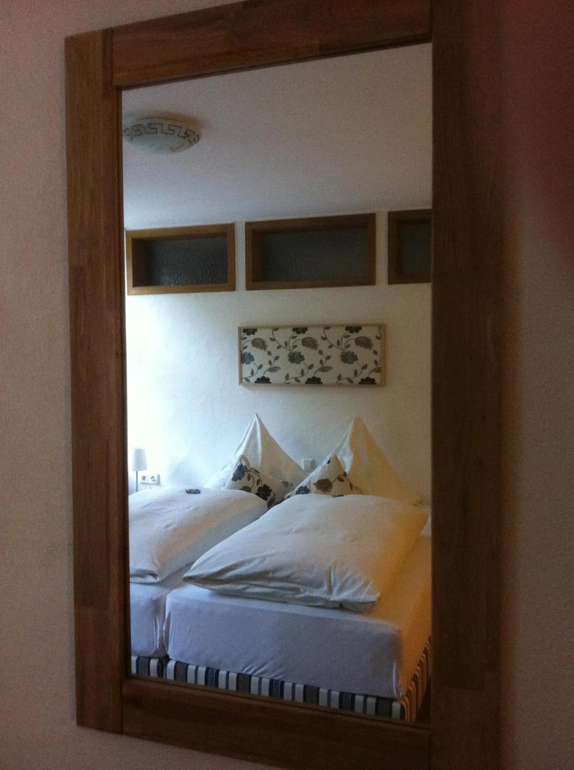 Photo of the whole room, Bed in Moselland Hotel im Enderttal Zum Onkel Willi