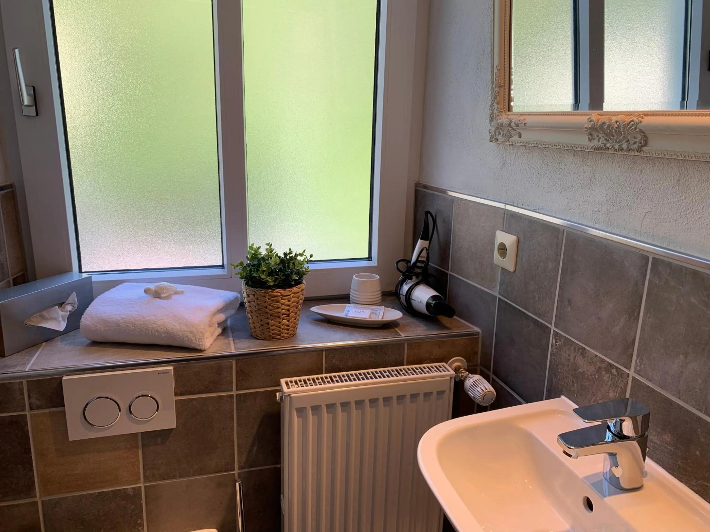 Bathroom in Moselland Hotel im Enderttal Zum Onkel Willi