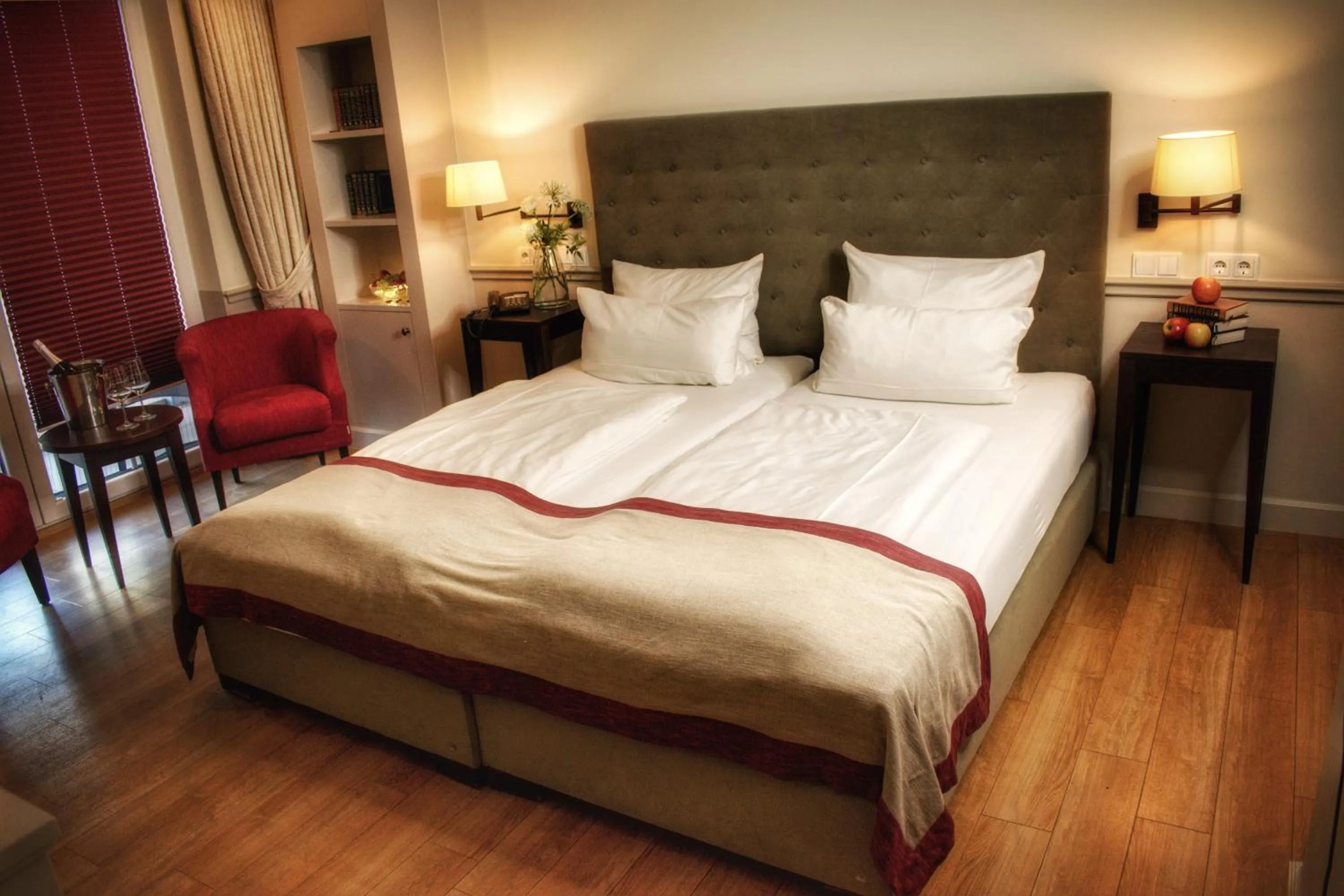 Bed in Parkhotel Surenburg