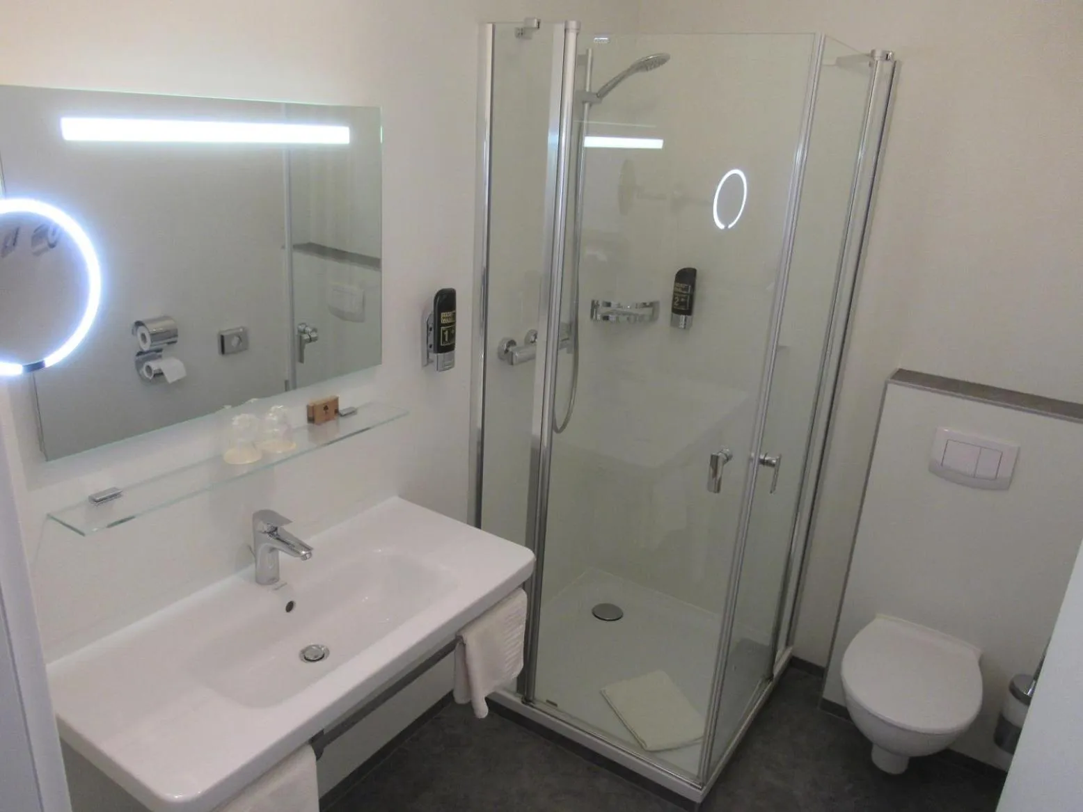 Bathroom in Hotel Markgraf