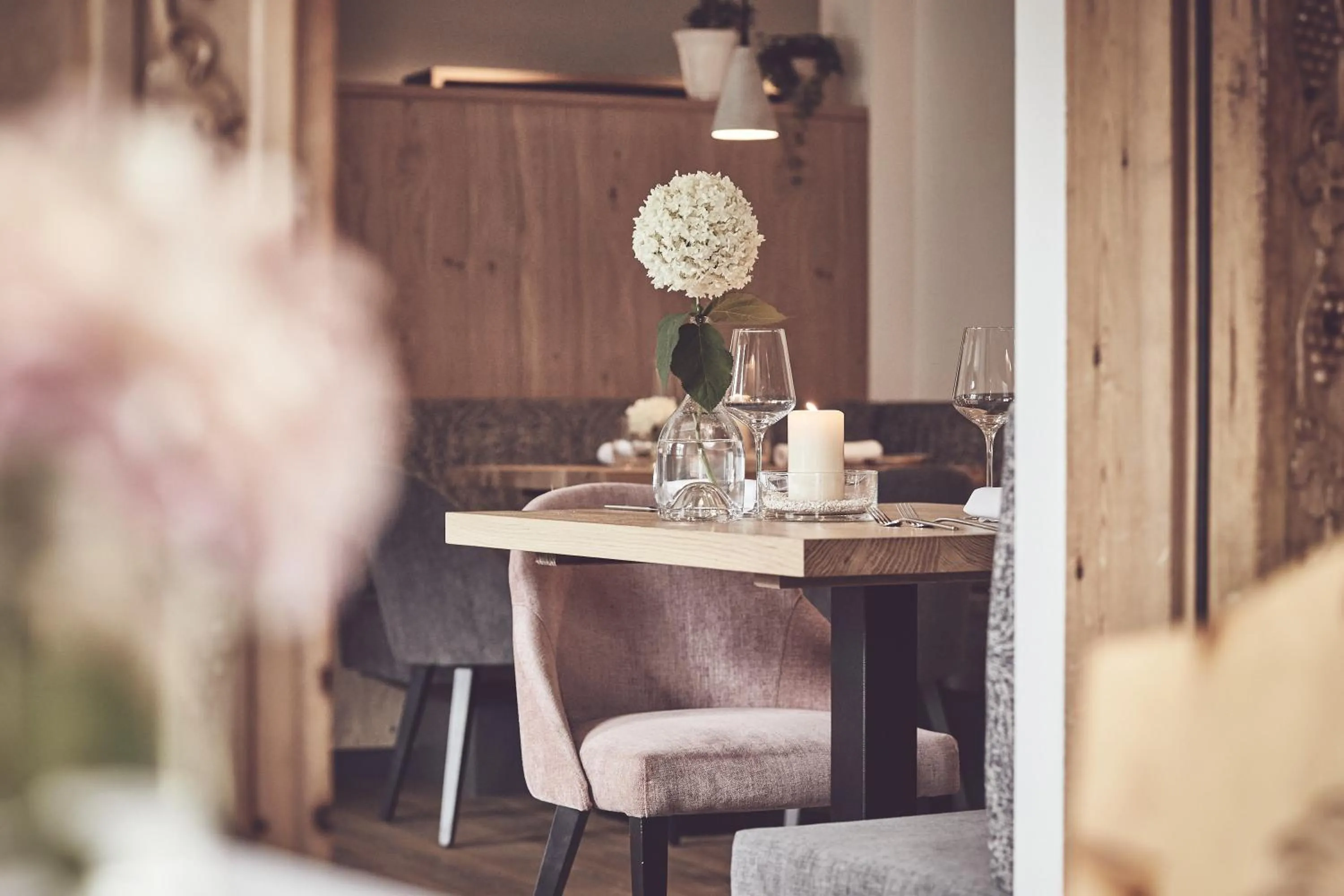 Restaurant/places to eat in Haller Suites & Restaurant