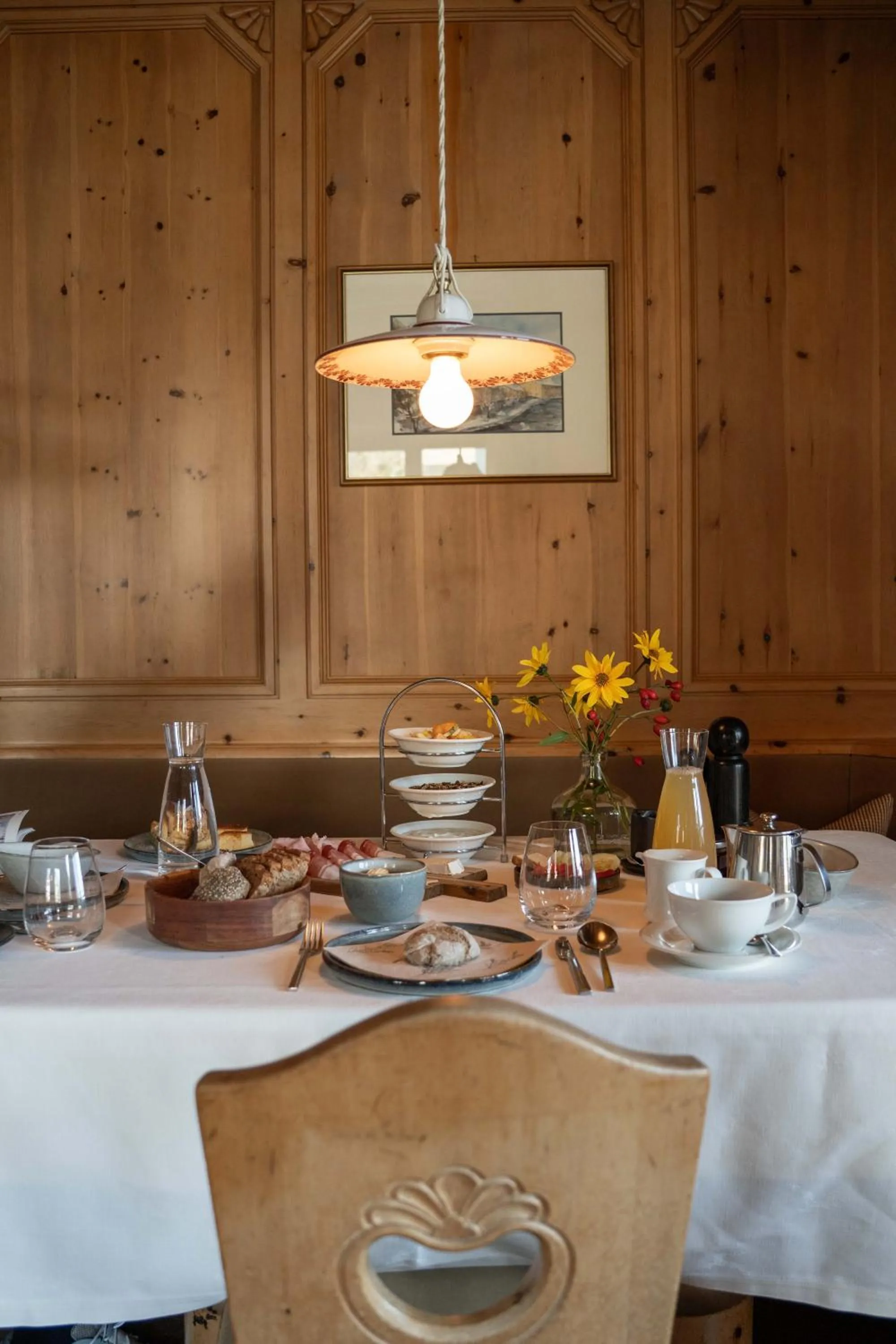 Restaurant/places to eat in Haller Suites & Restaurant