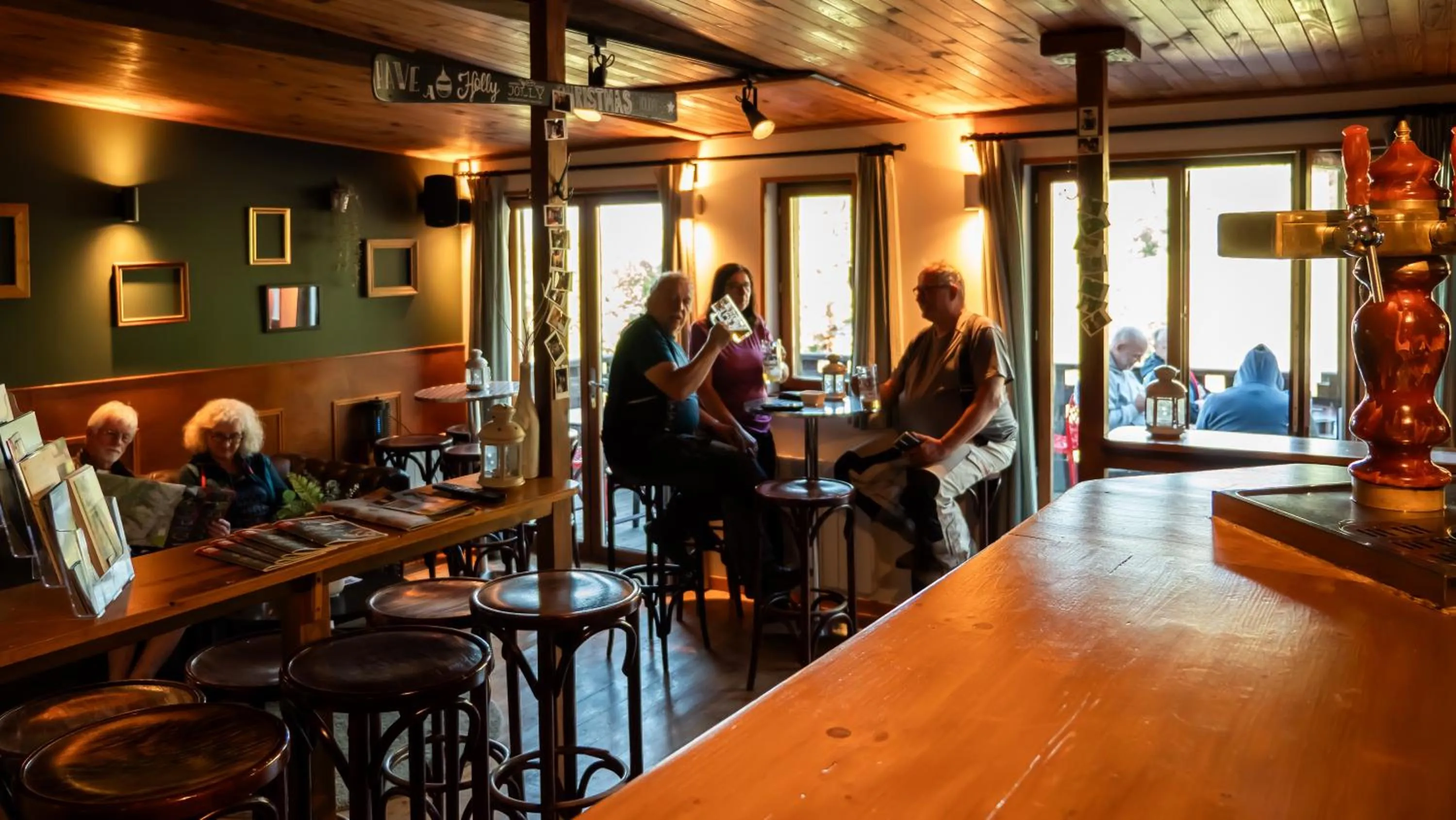 People in Hotel Chalet du Crey