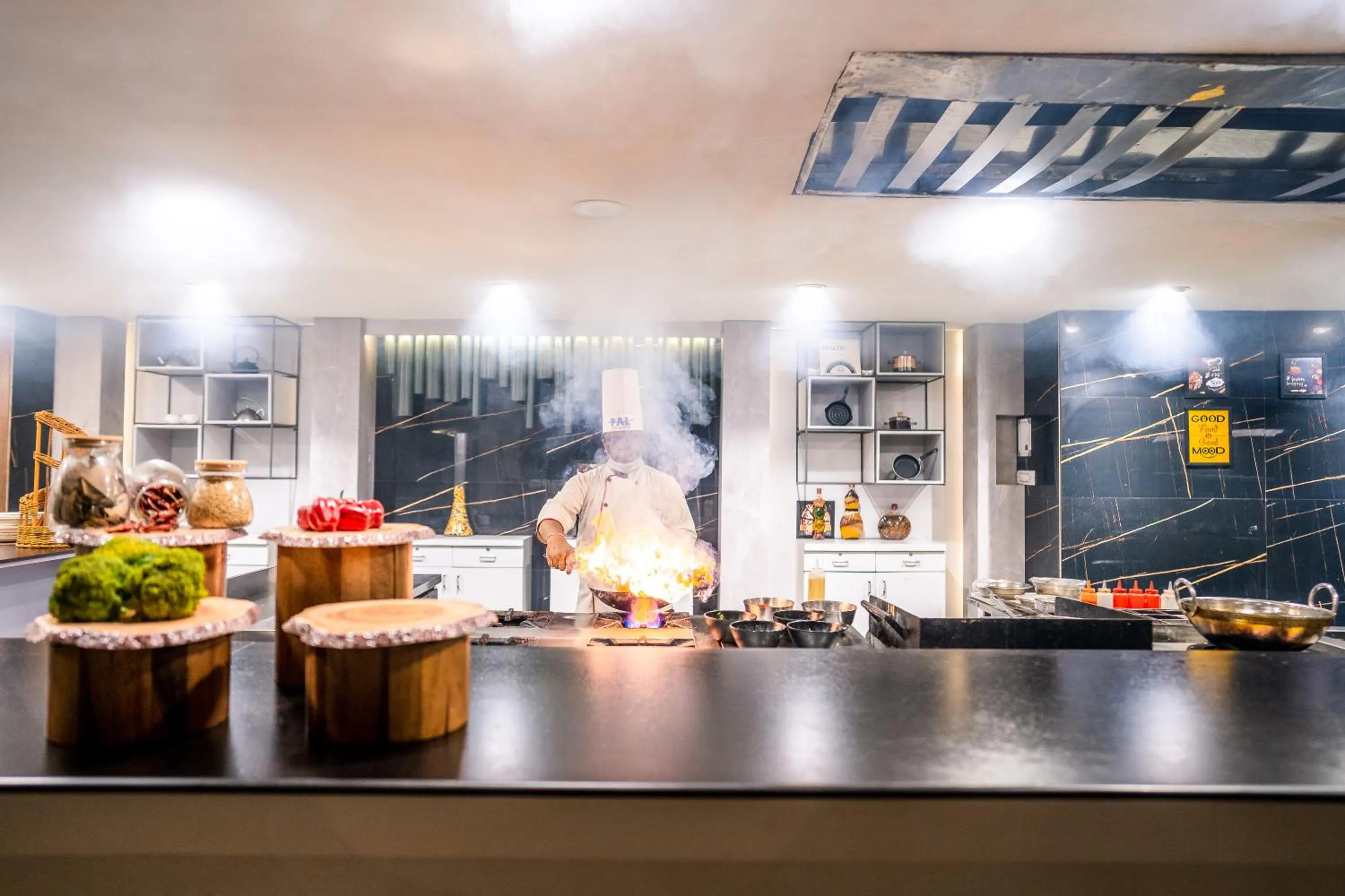 Kitchen or kitchenette in Hotel Pal Heights