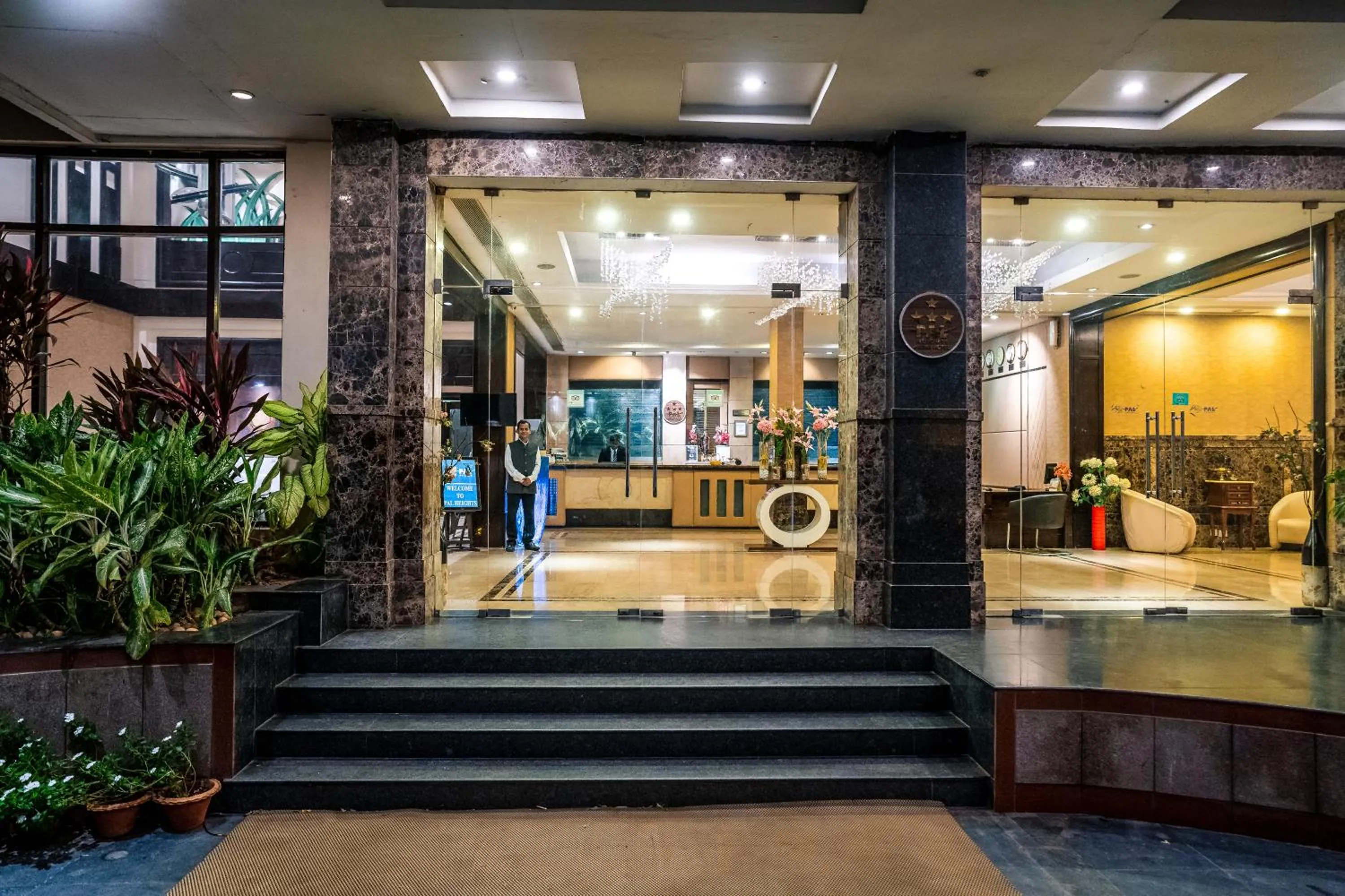 Facade/entrance in Hotel Pal Heights