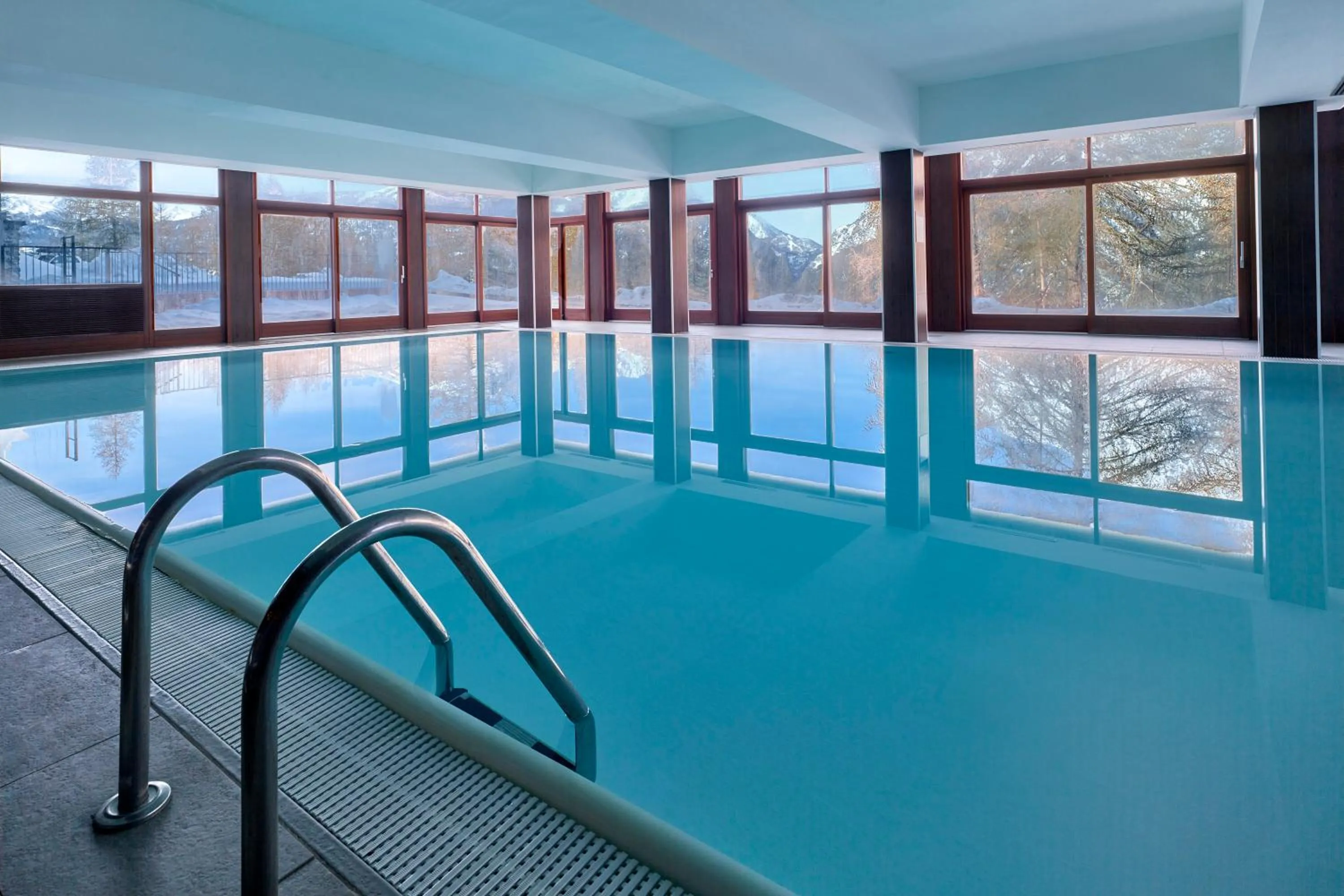 Pool view in Hotel Sansicario Majestic