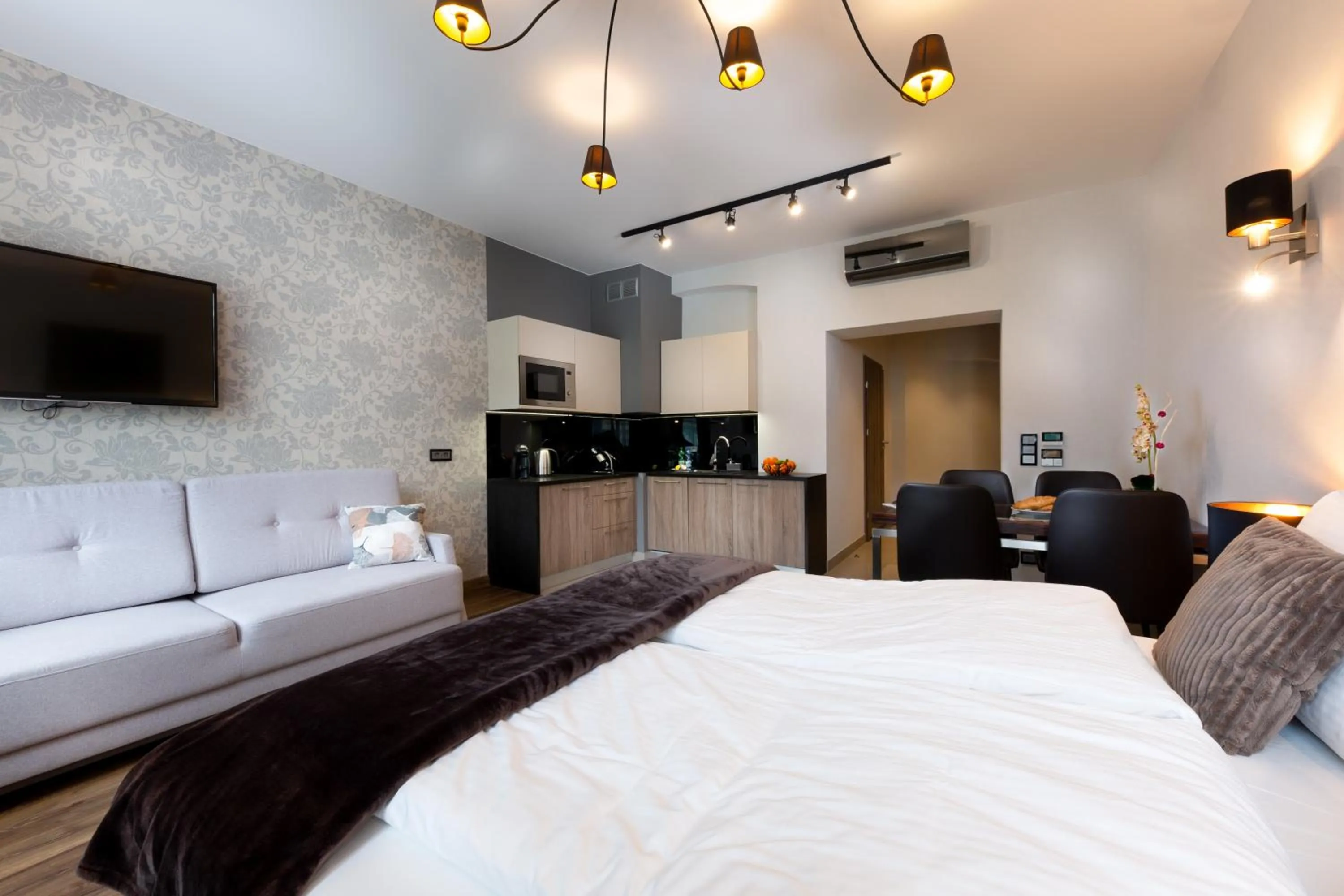 TV and multimedia, Bed in Aparthotel New Lux