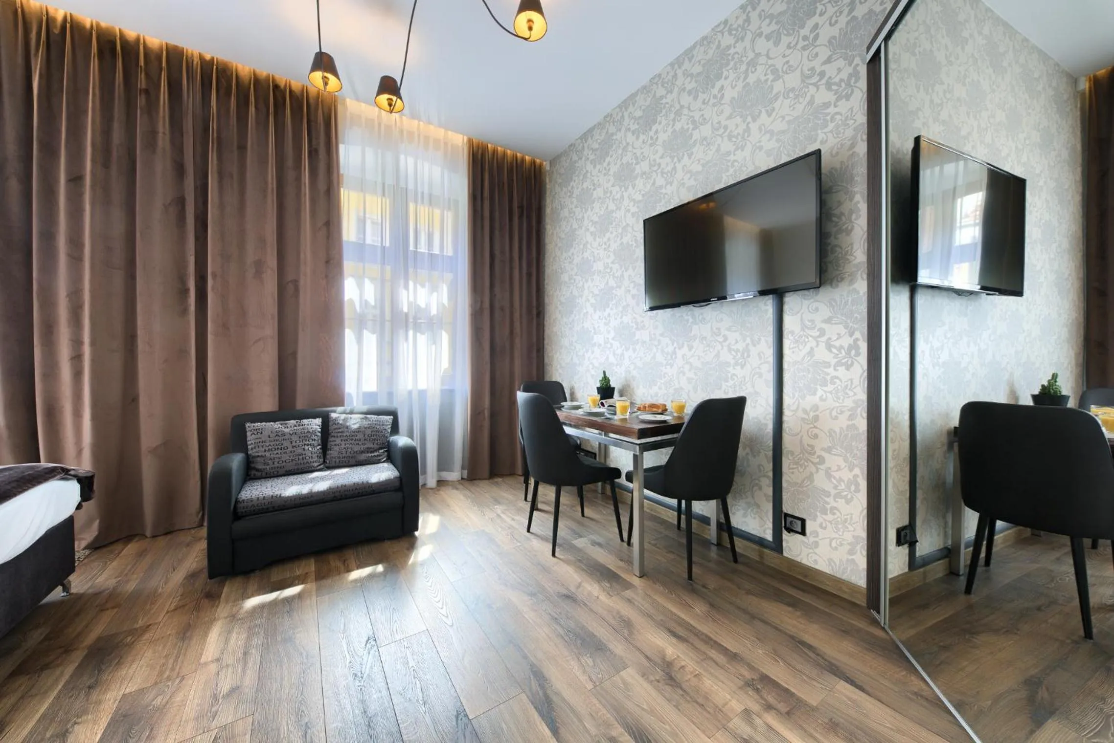 TV and multimedia in Aparthotel New Lux