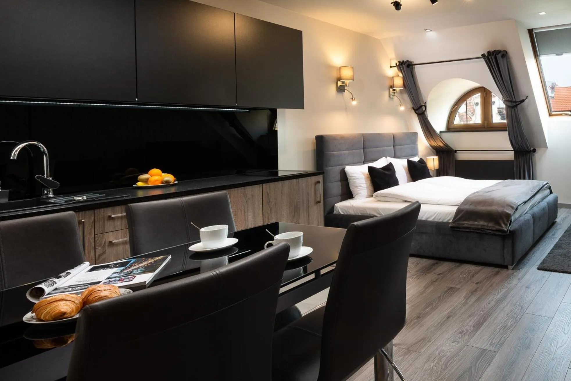 Kitchen or kitchenette, Bed in Aparthotel New Lux