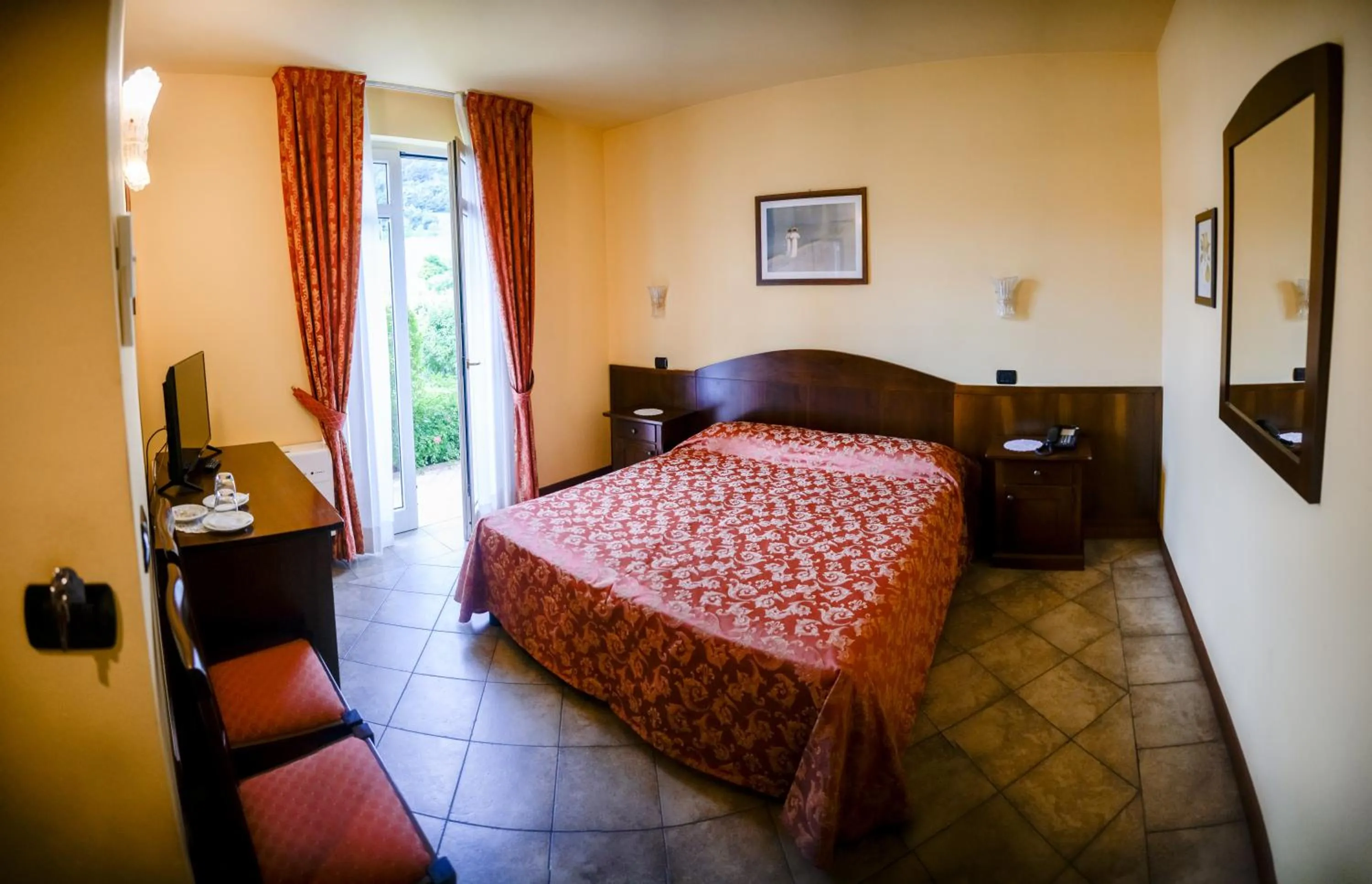 Bedroom, Bed in Hotel Al Poggio Verde