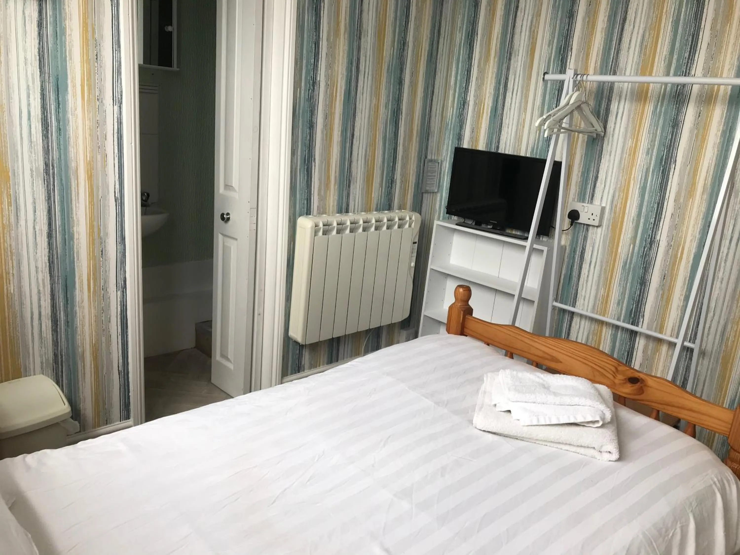 Bedroom, Bed in The Craigside