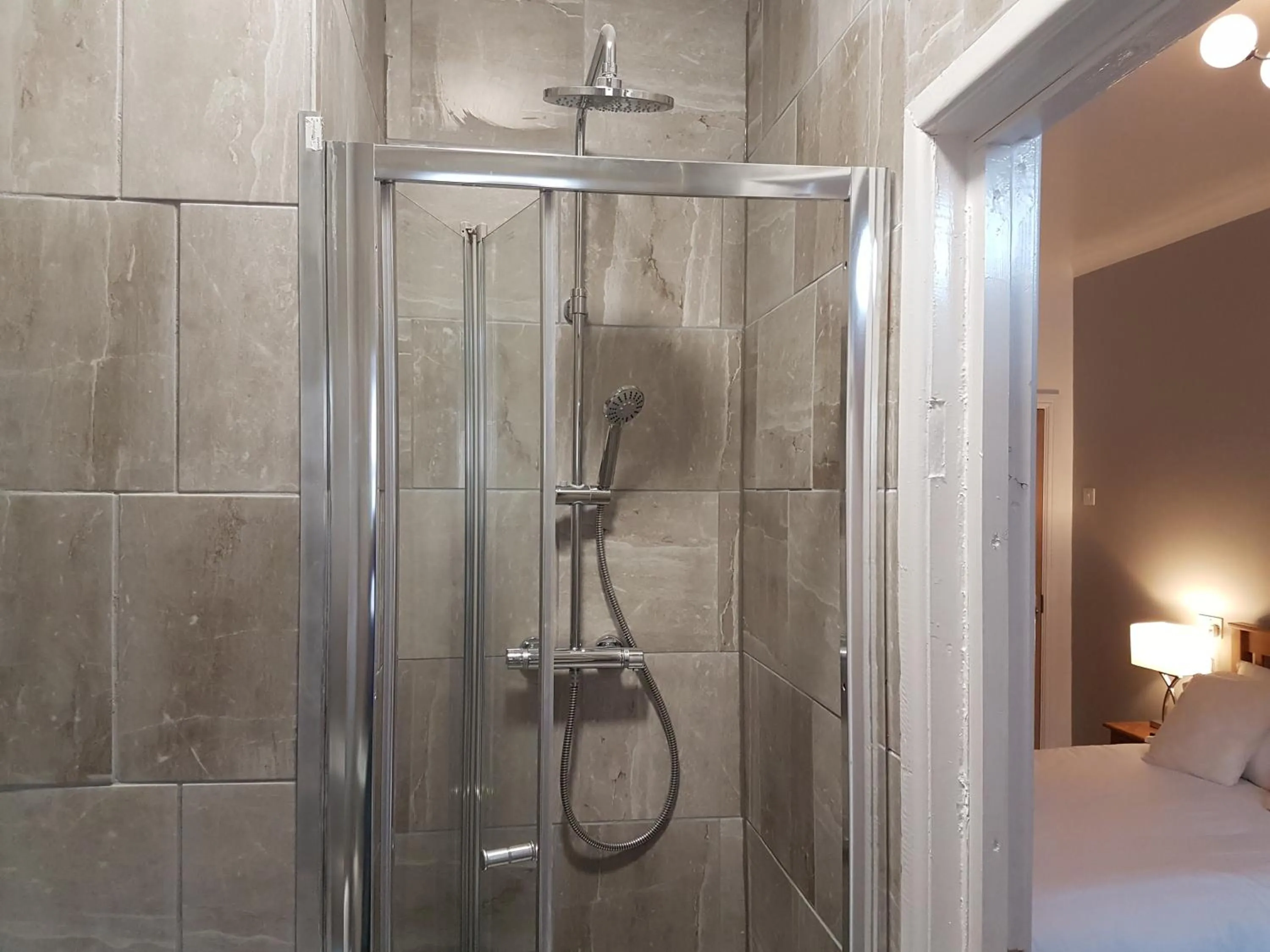 Shower in The Craigside