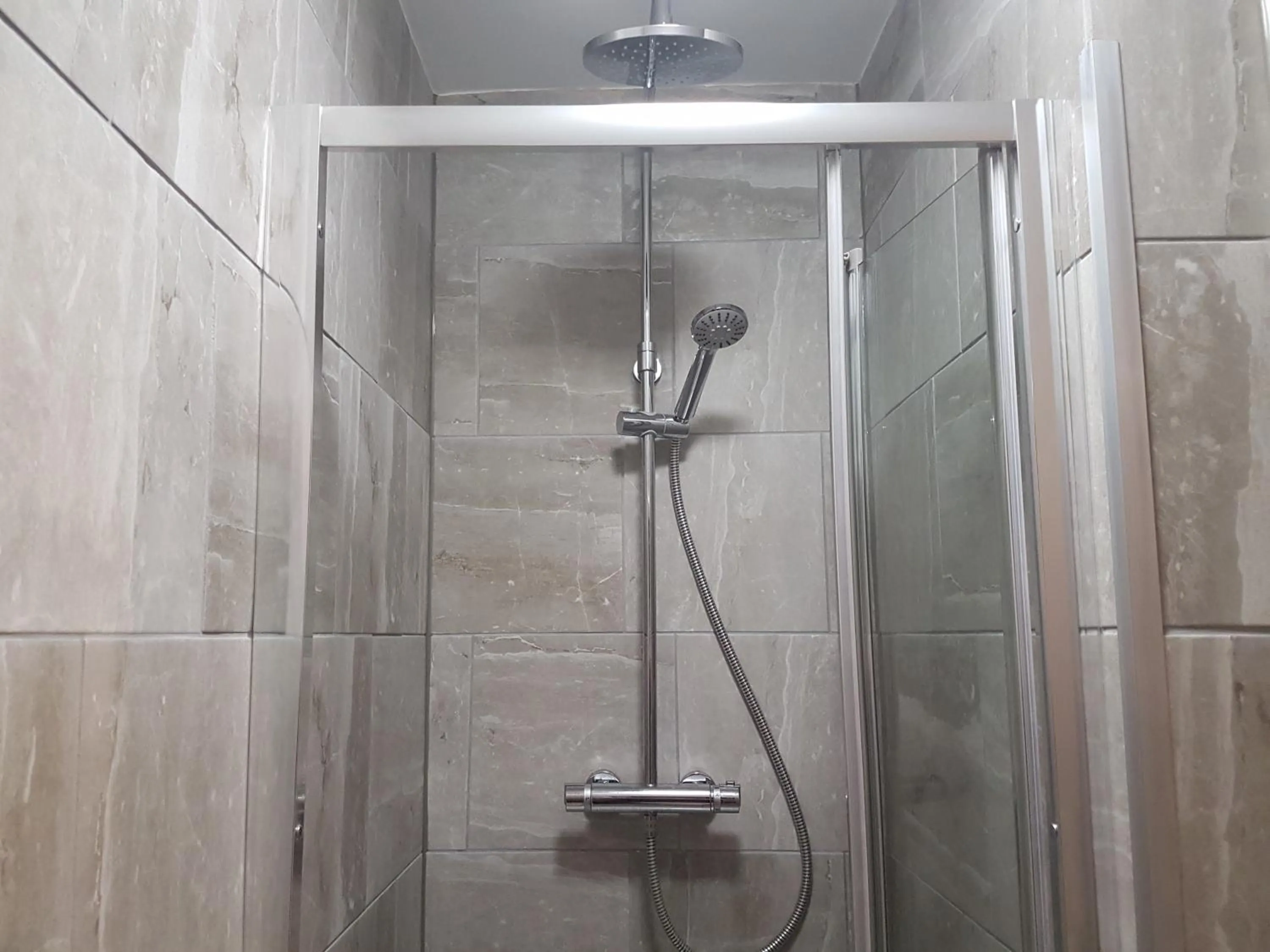 Shower in The Craigside