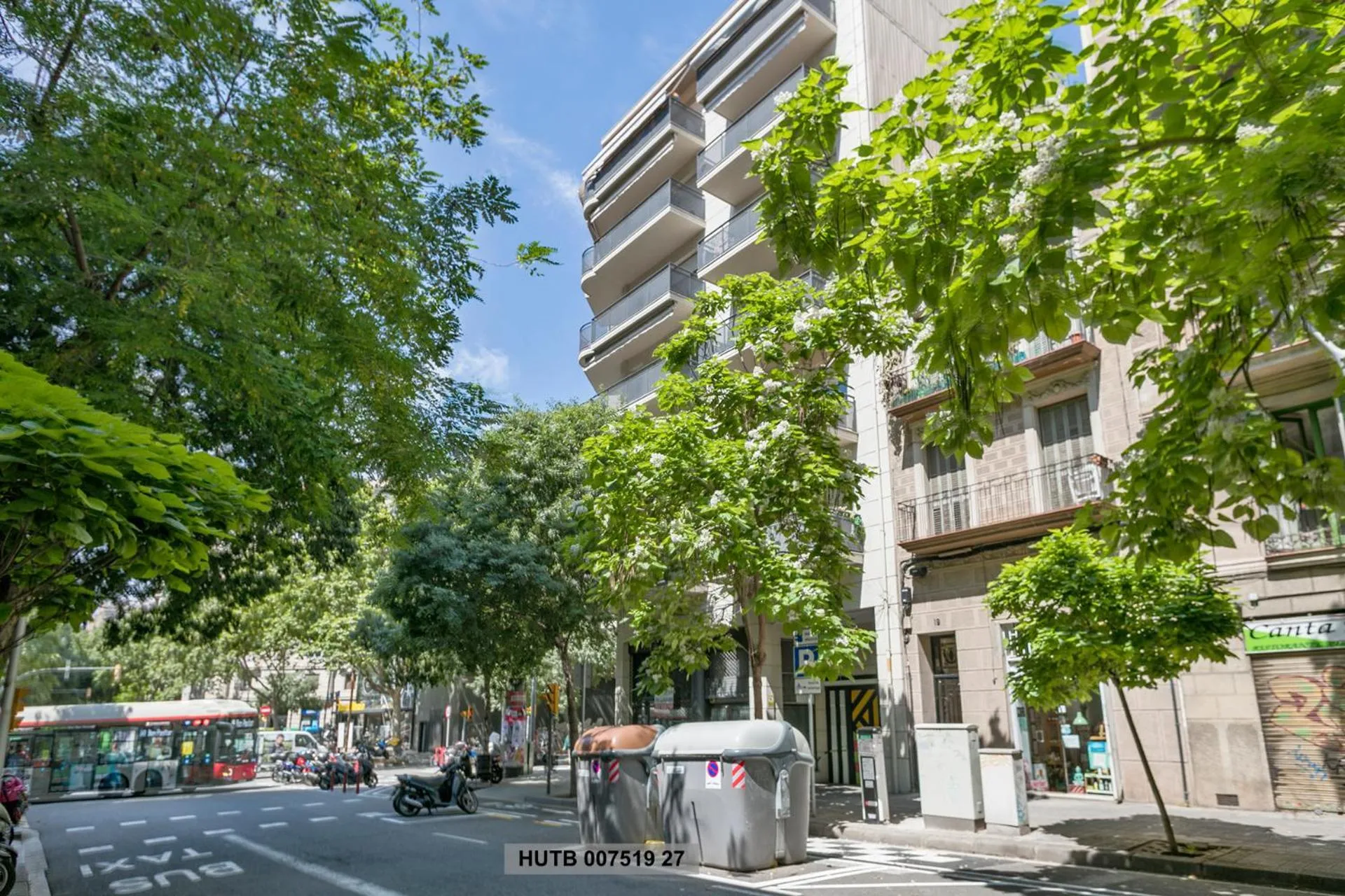 Facade/entrance in Alcam Office up