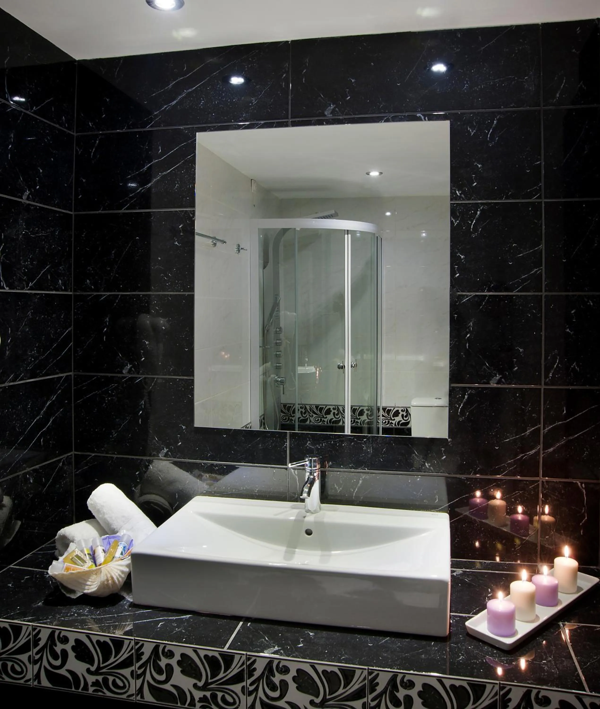 Toilet in Aberratio Boutique Hotel