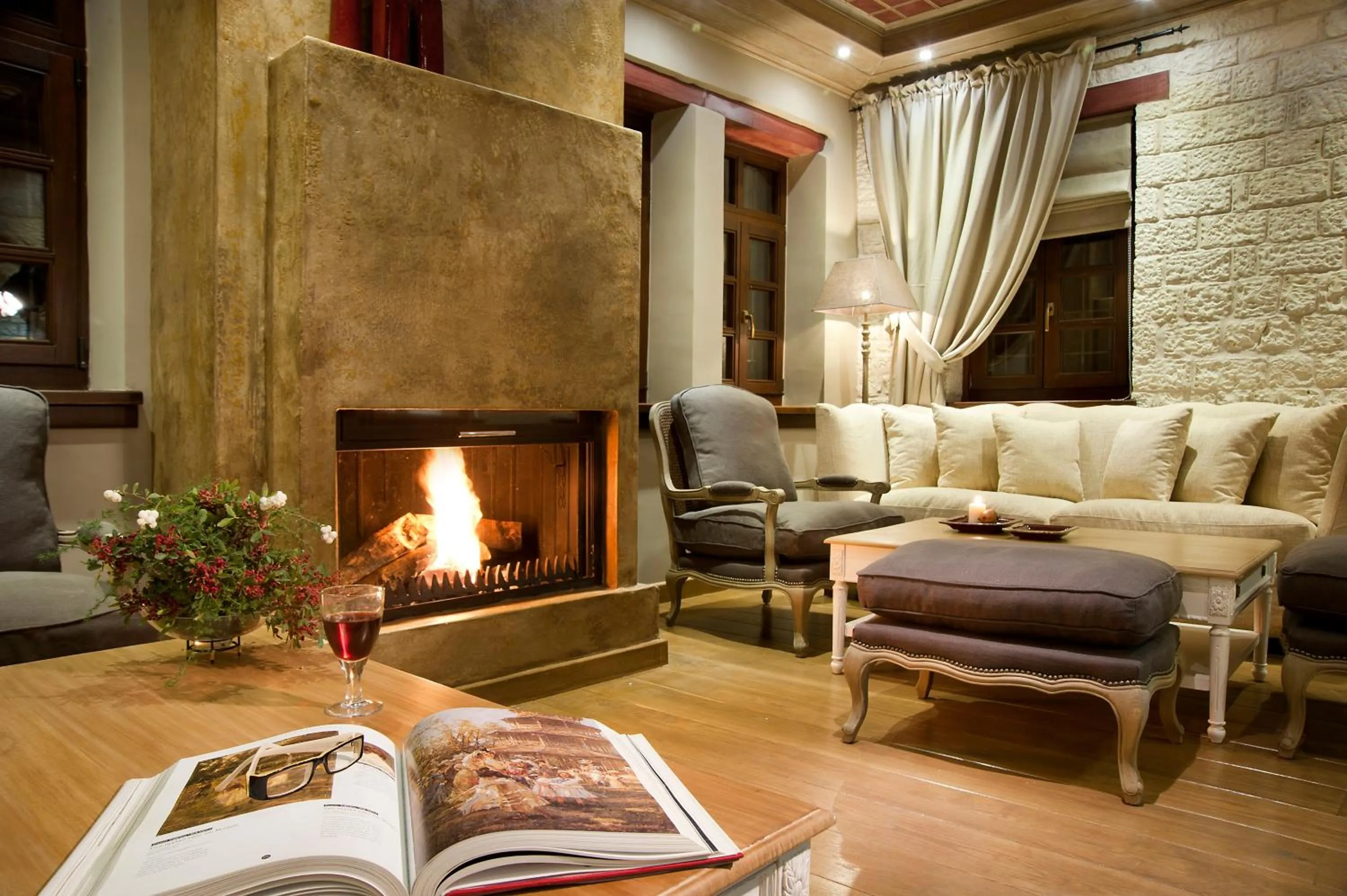 Communal lounge/ TV room in Aberratio Boutique Hotel