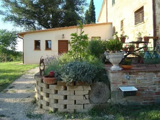 Two-Bedroom Apartment (4 Adults) in Al Giardino Degli Etruschi Two-Bedroom Apartment (4 Adults) in Al Giardino Degli Etruschi