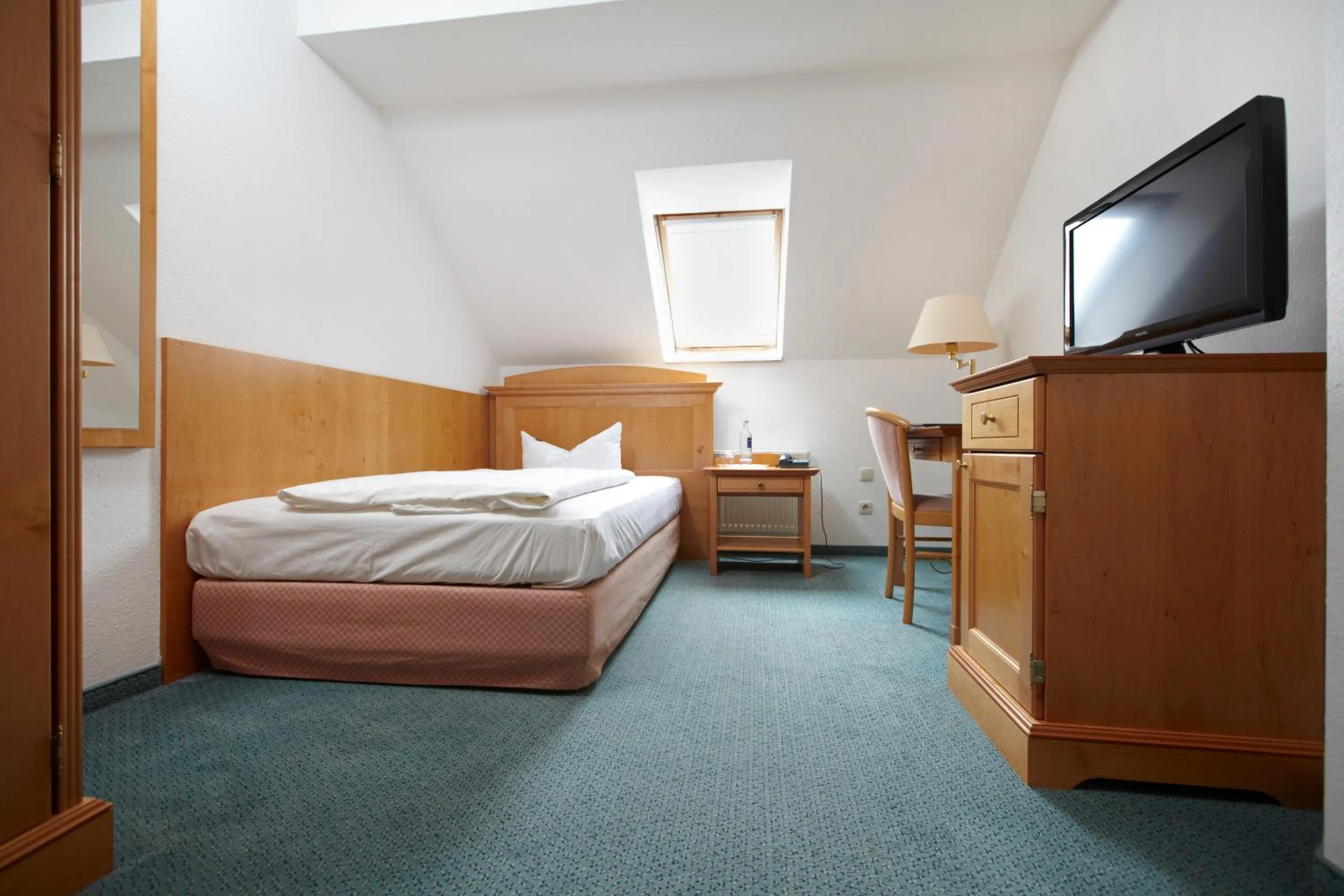 Photo of the whole room, Bed in Meeressterne Hotel Idyll Am Wolgastsee