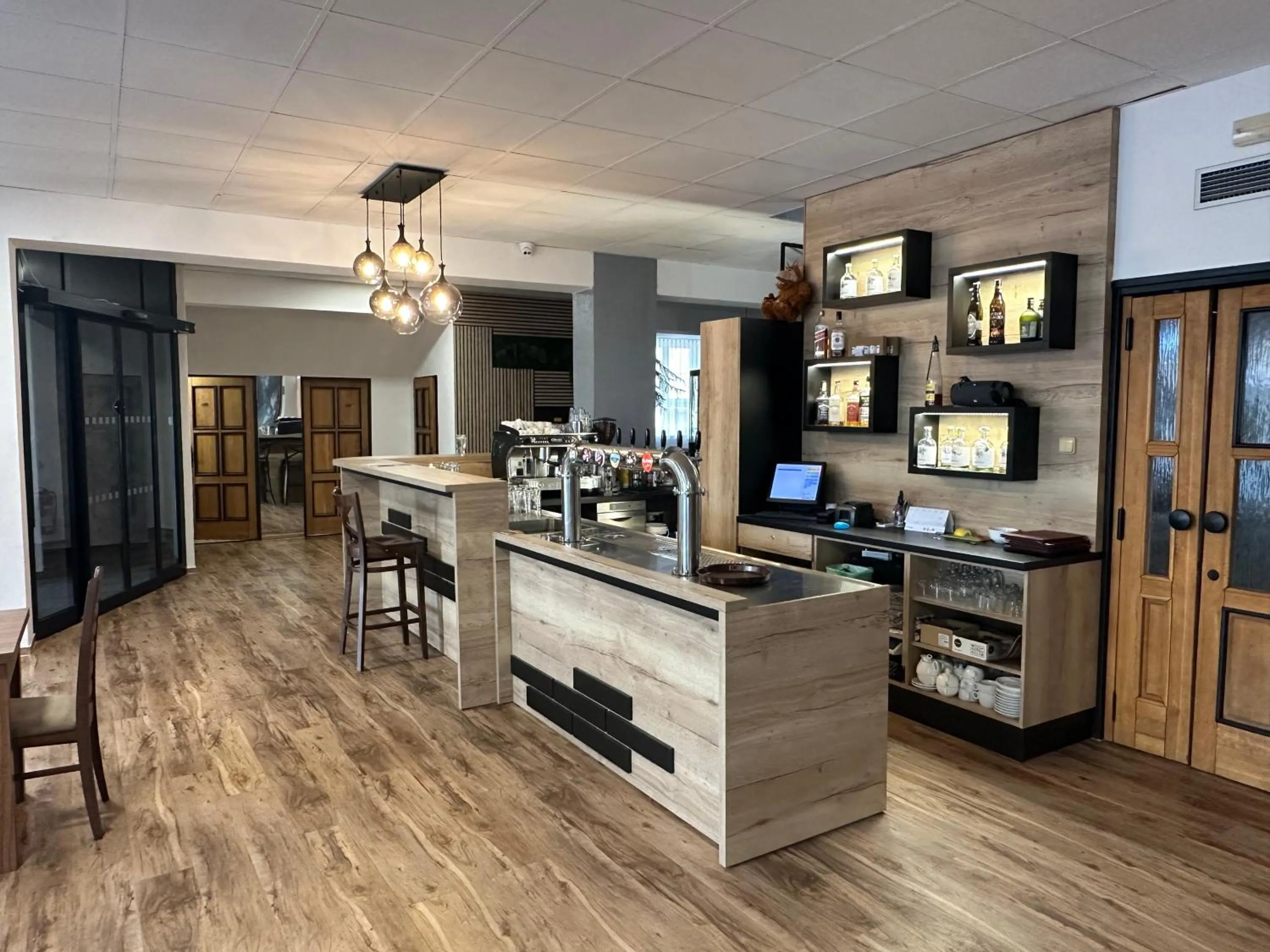 Restaurant/places to eat in Hotel Alf