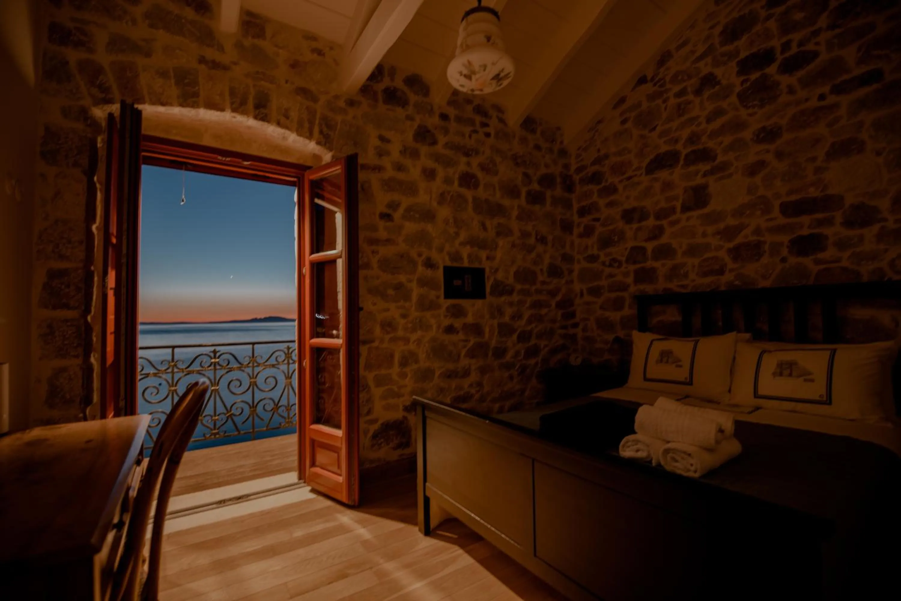 Balcony/Terrace, Bed in Limeni Villa