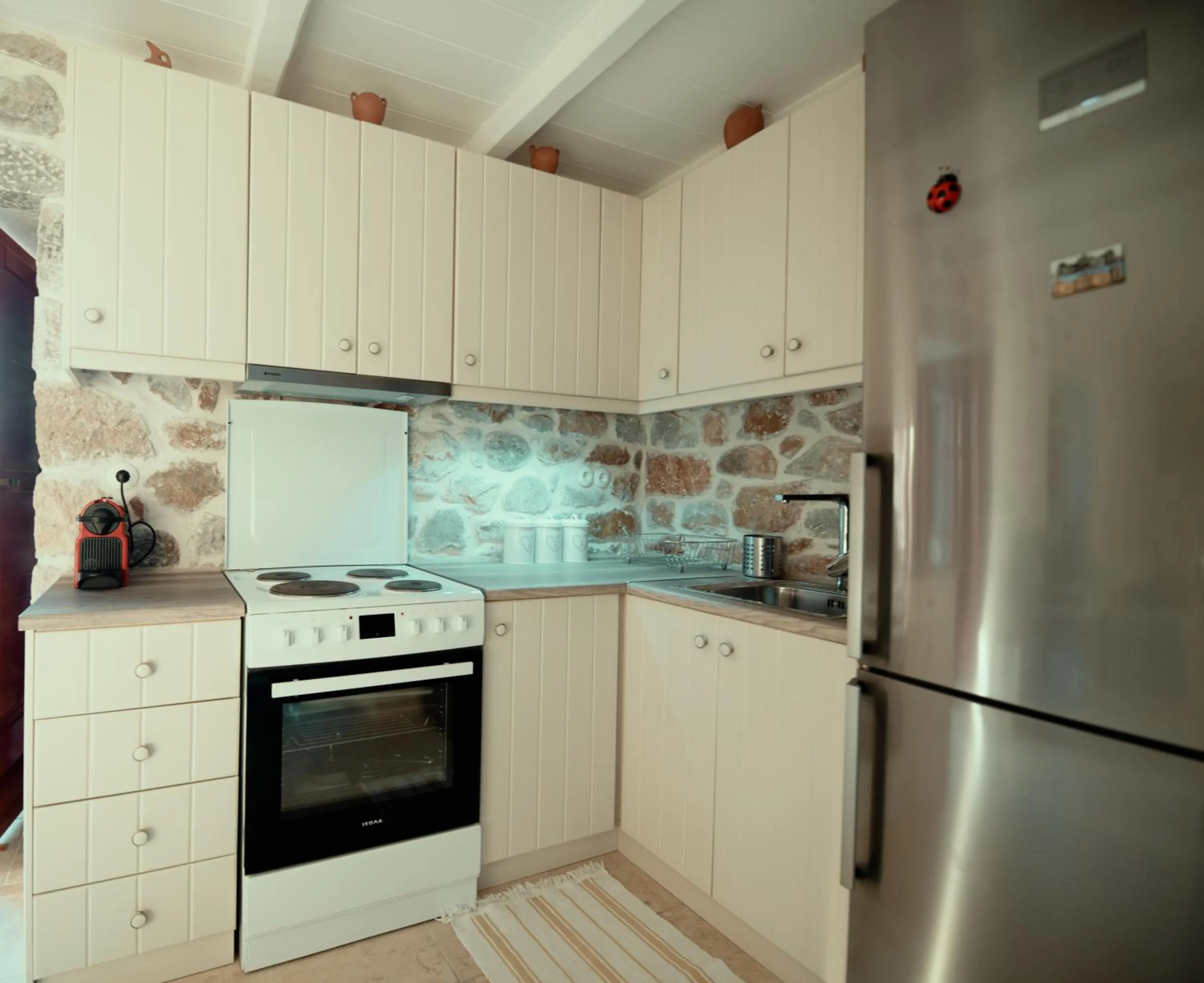 Kitchen or kitchenette in Limeni Villa