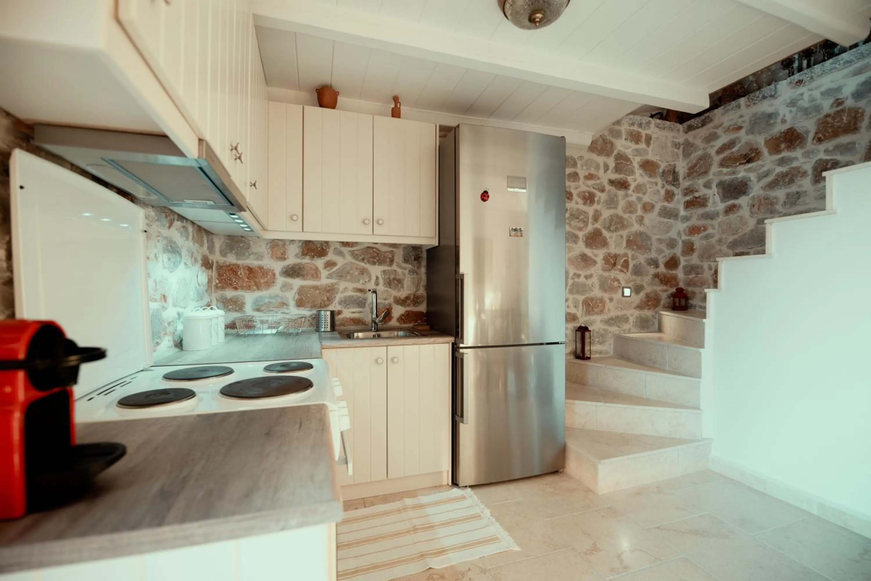 Kitchen or kitchenette in Limeni Villa