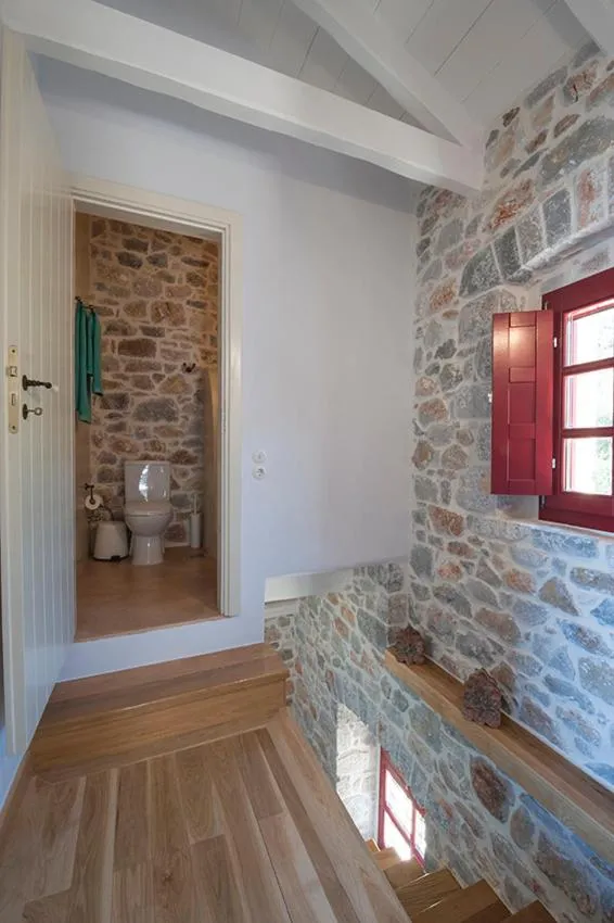 Bathroom in Limeni Villa