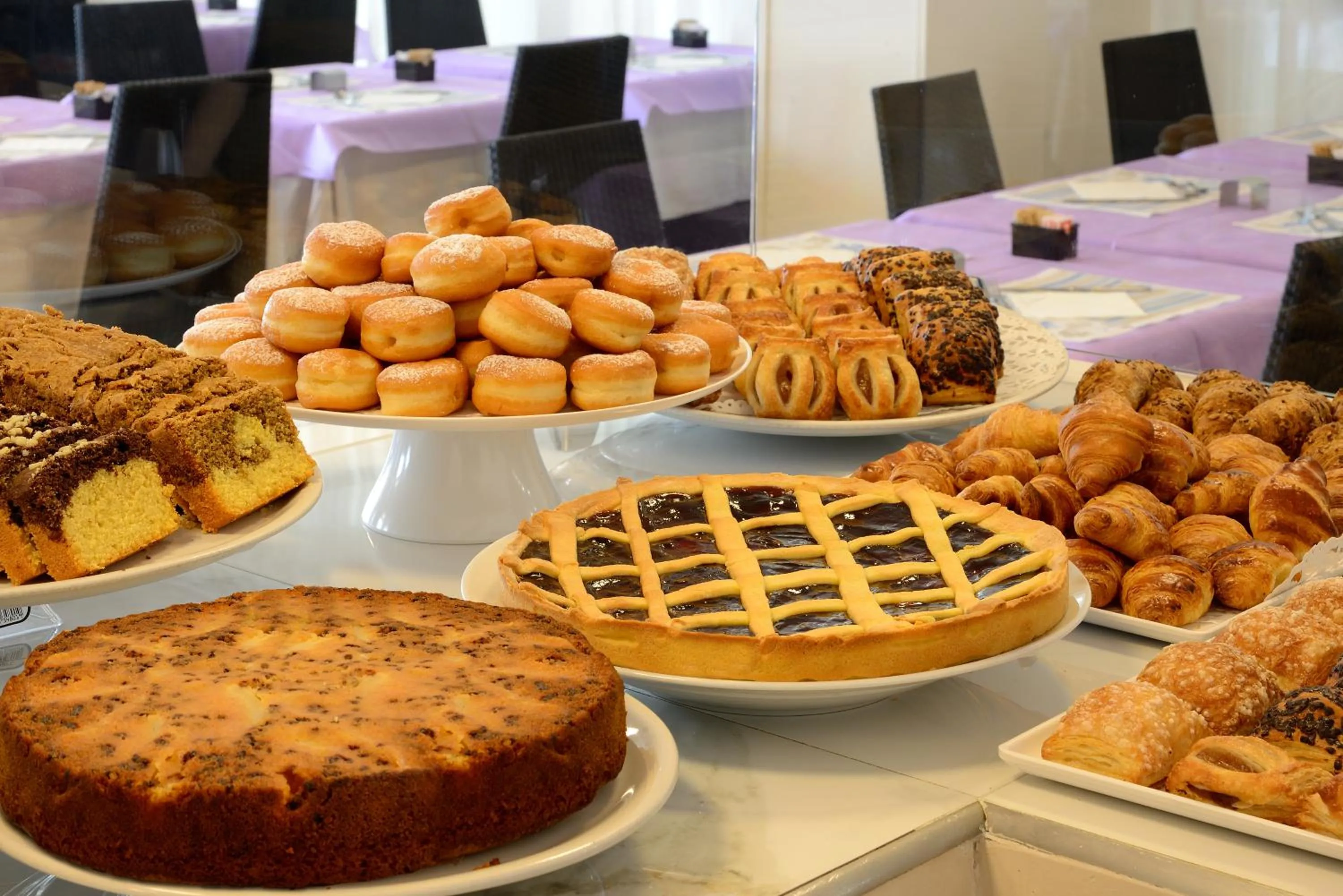 Restaurant/places to eat in Hotel Excelsior