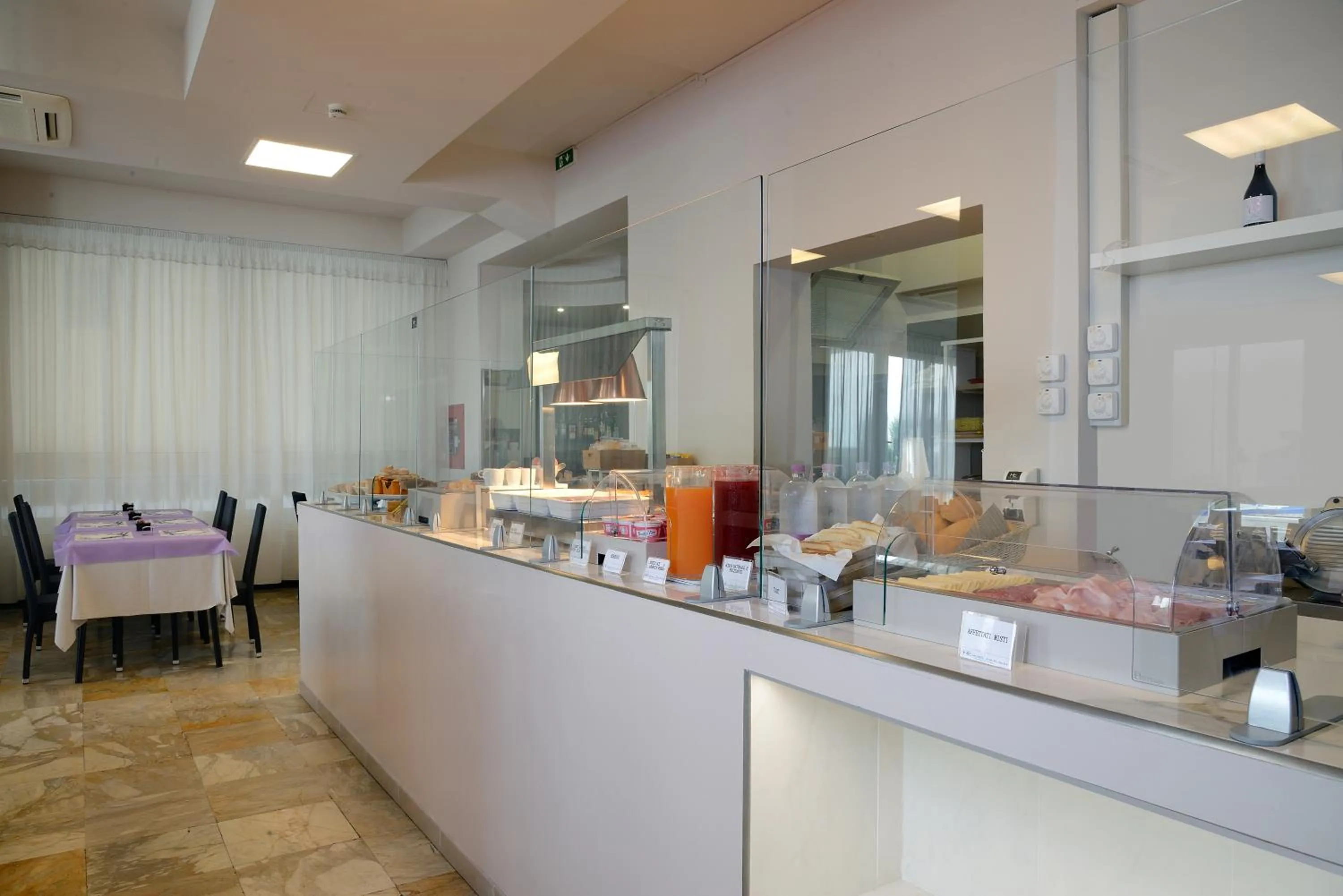 Restaurant/places to eat in Hotel Excelsior