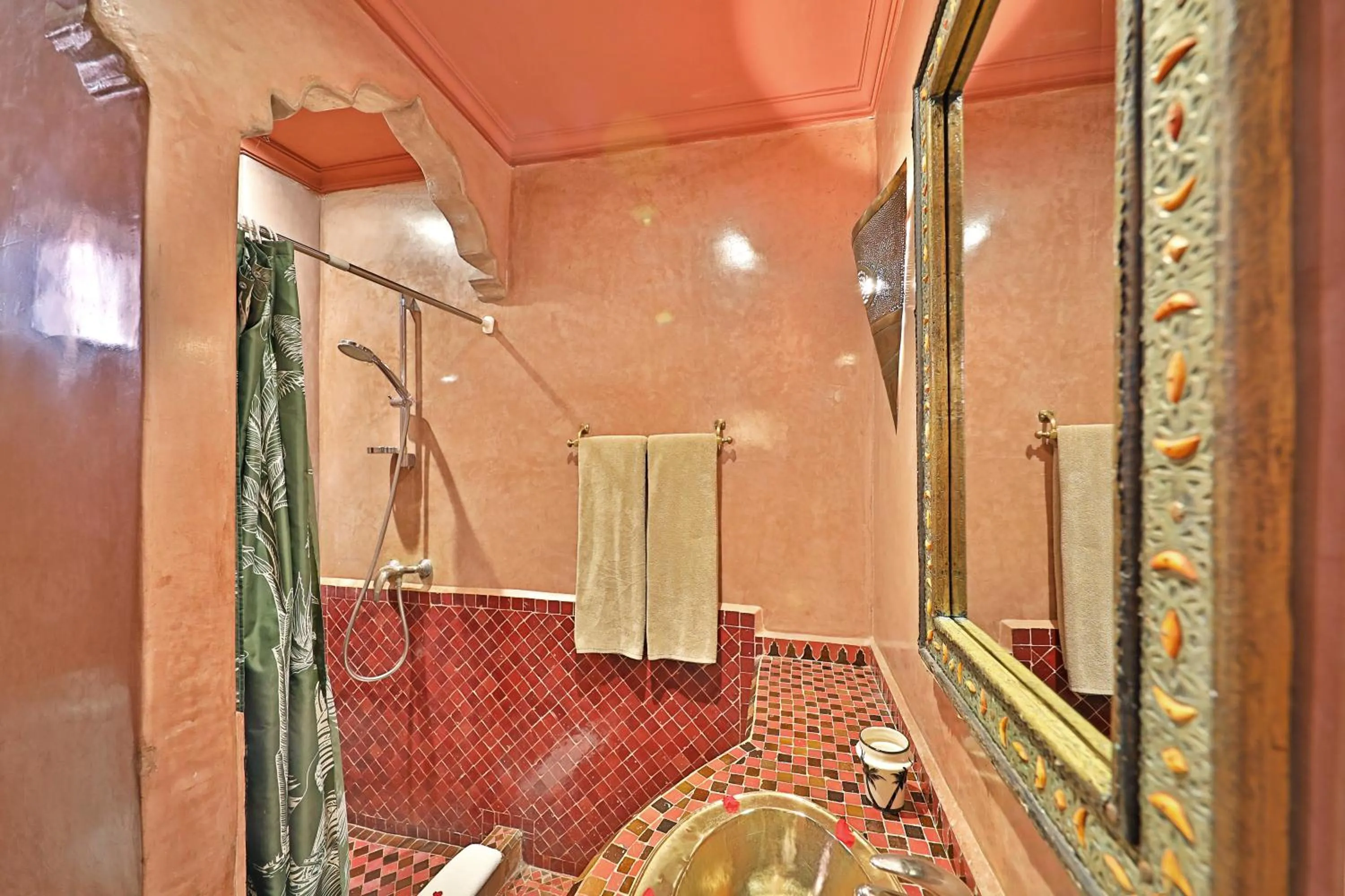 Shower in Riad Zayane