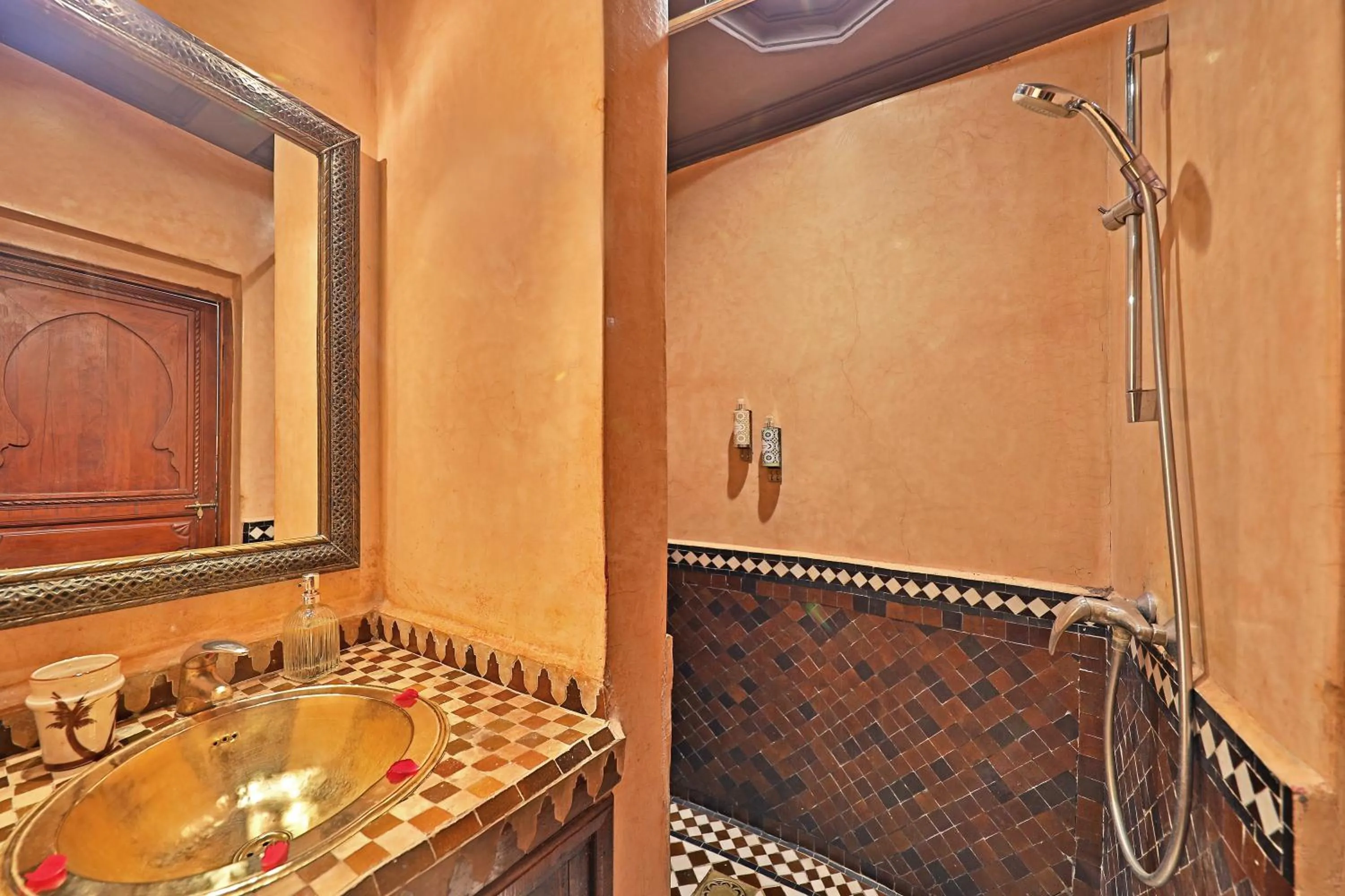Shower in Riad Zayane